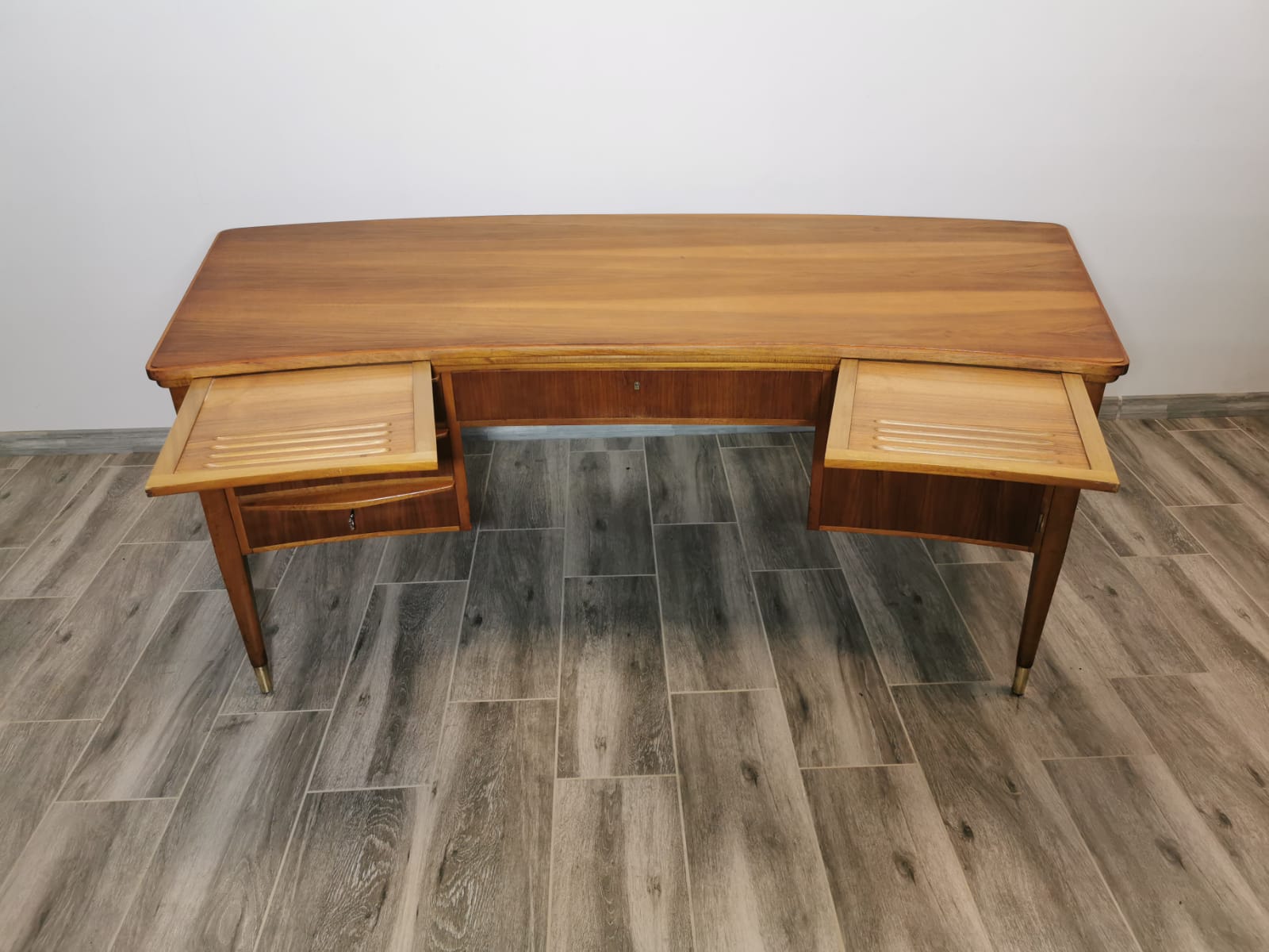 Bureau du milieu du siècle