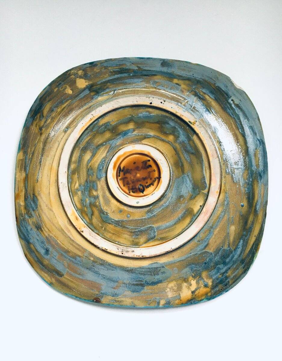 French hand-painted art pottery charger dish by Marjatta Taburet, Quimper, 1960s.