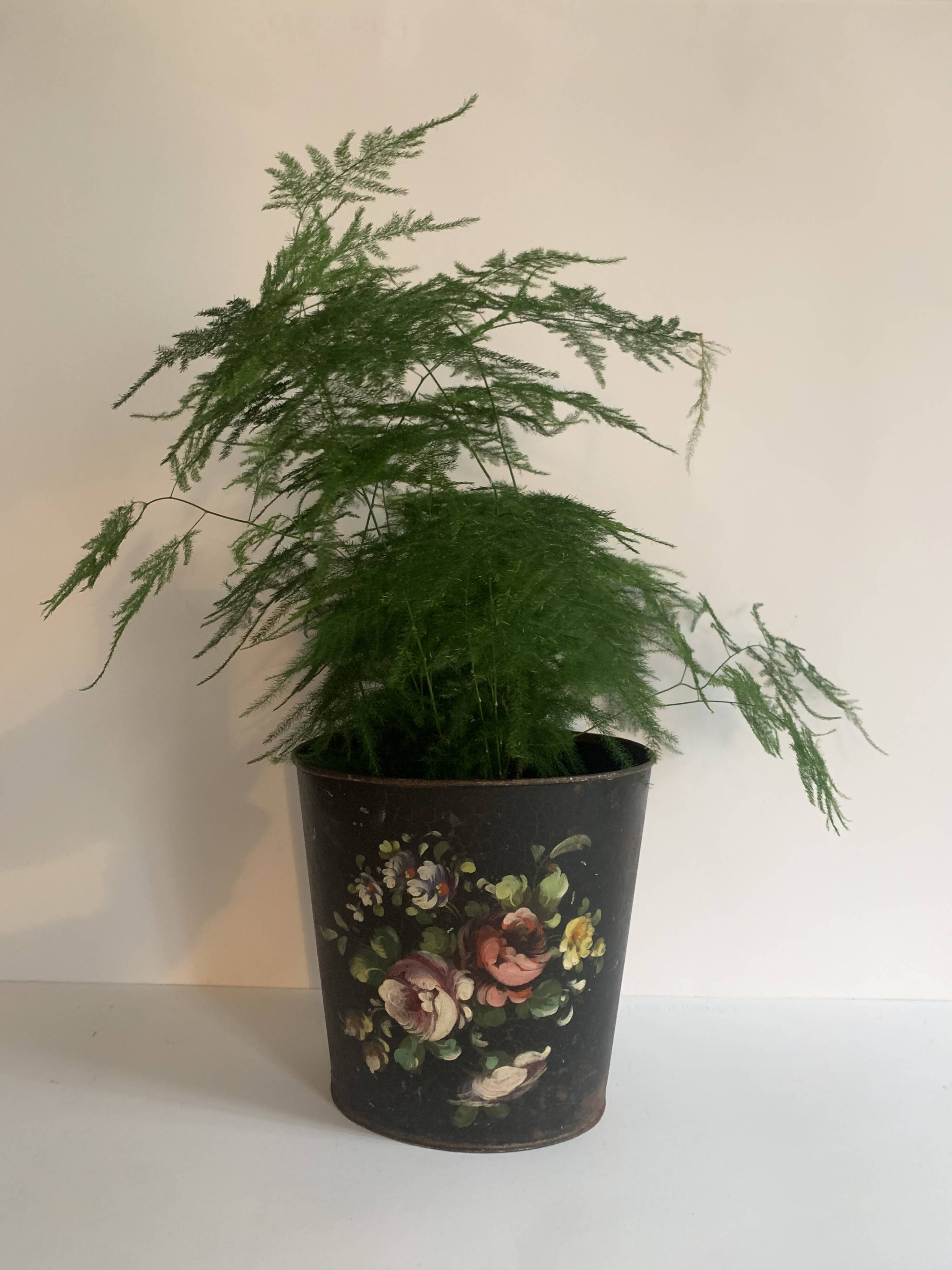 Napoleon III waste paper basket in black sheet metal and painted flowers, 19th century