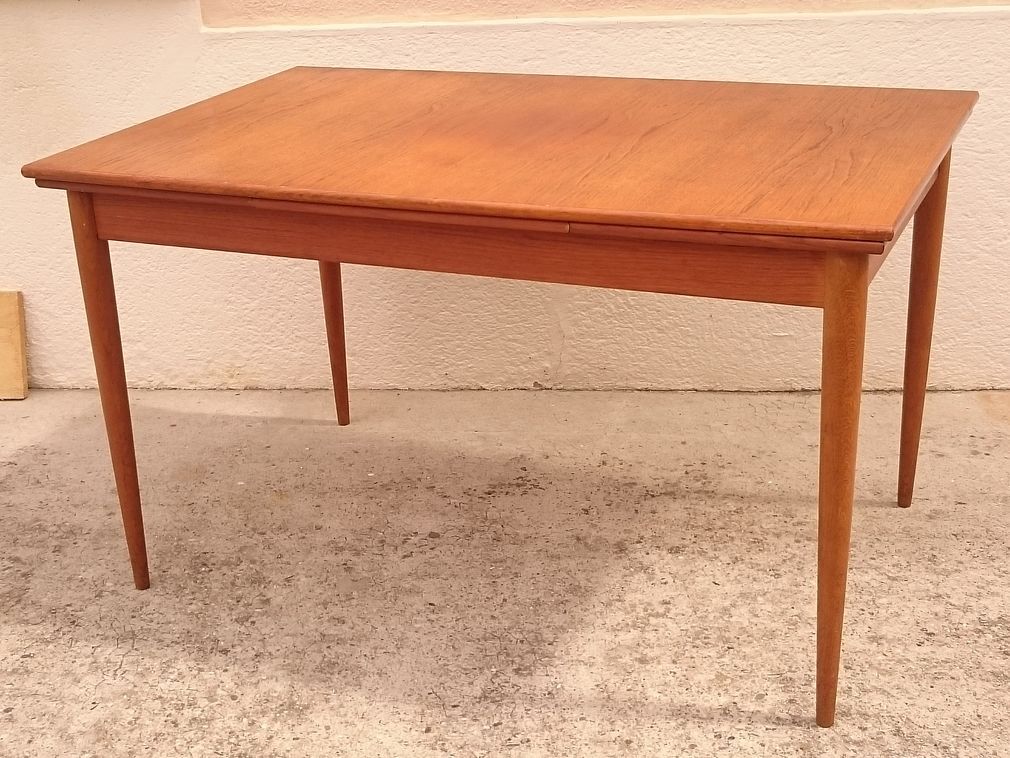 Scandinavian teak table with elongations
