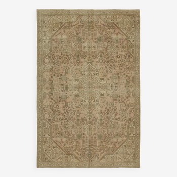 Hand-Knotted Persian One of a Kind 1970s 190 cm x 289 cm Beige Wool Carpet