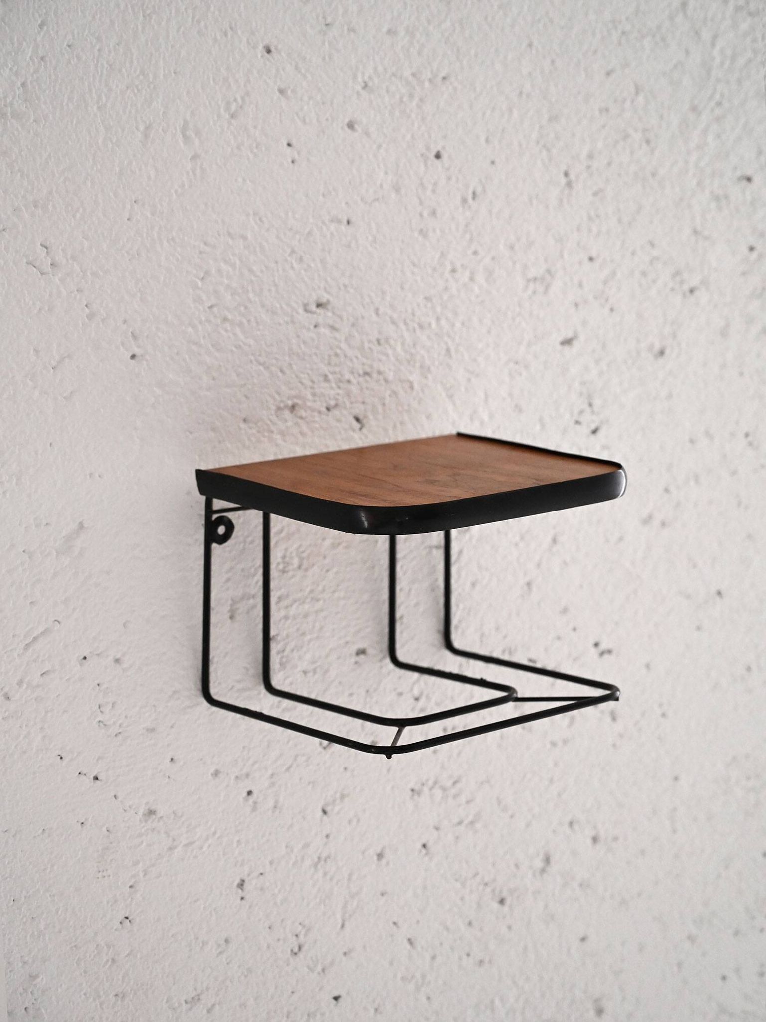 Table de nuit suspendue en teck et métal