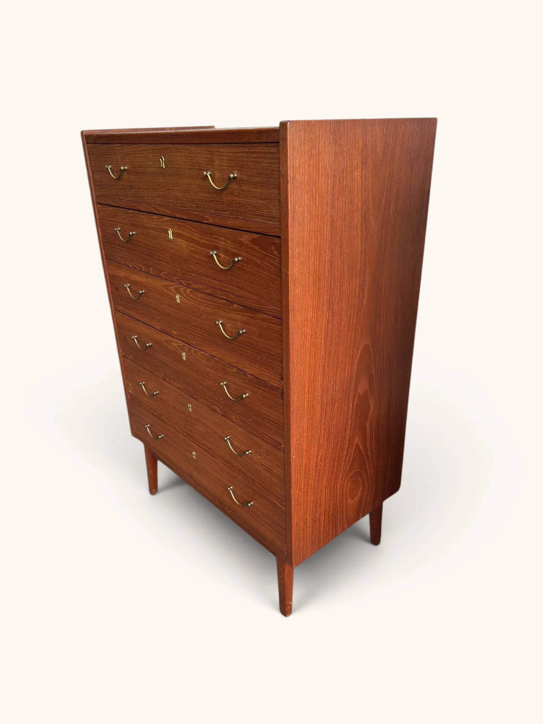 Chiffonnier danois vintage « tallboy » en placage teck