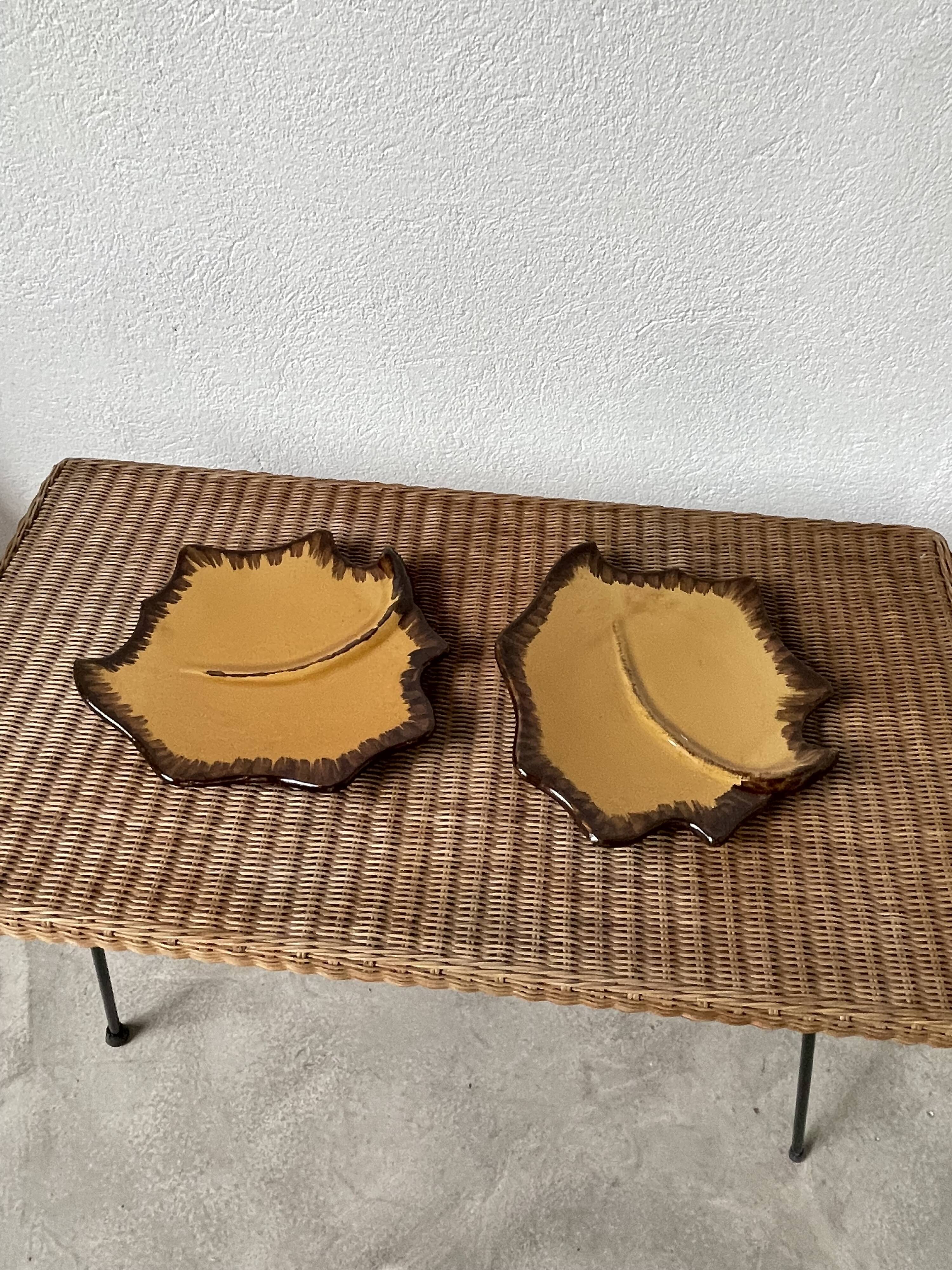 2 assiettes « feuille » céramique jaune
