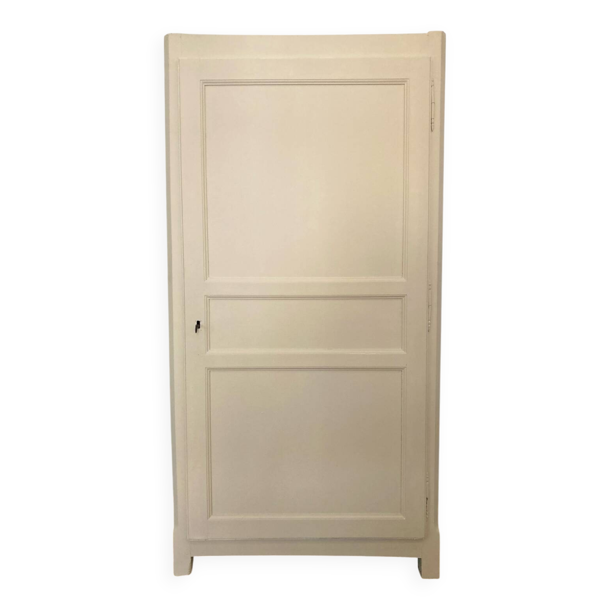 Parisian Bonnetiere wardrobe