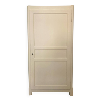 Parisian Bonnetiere wardrobe