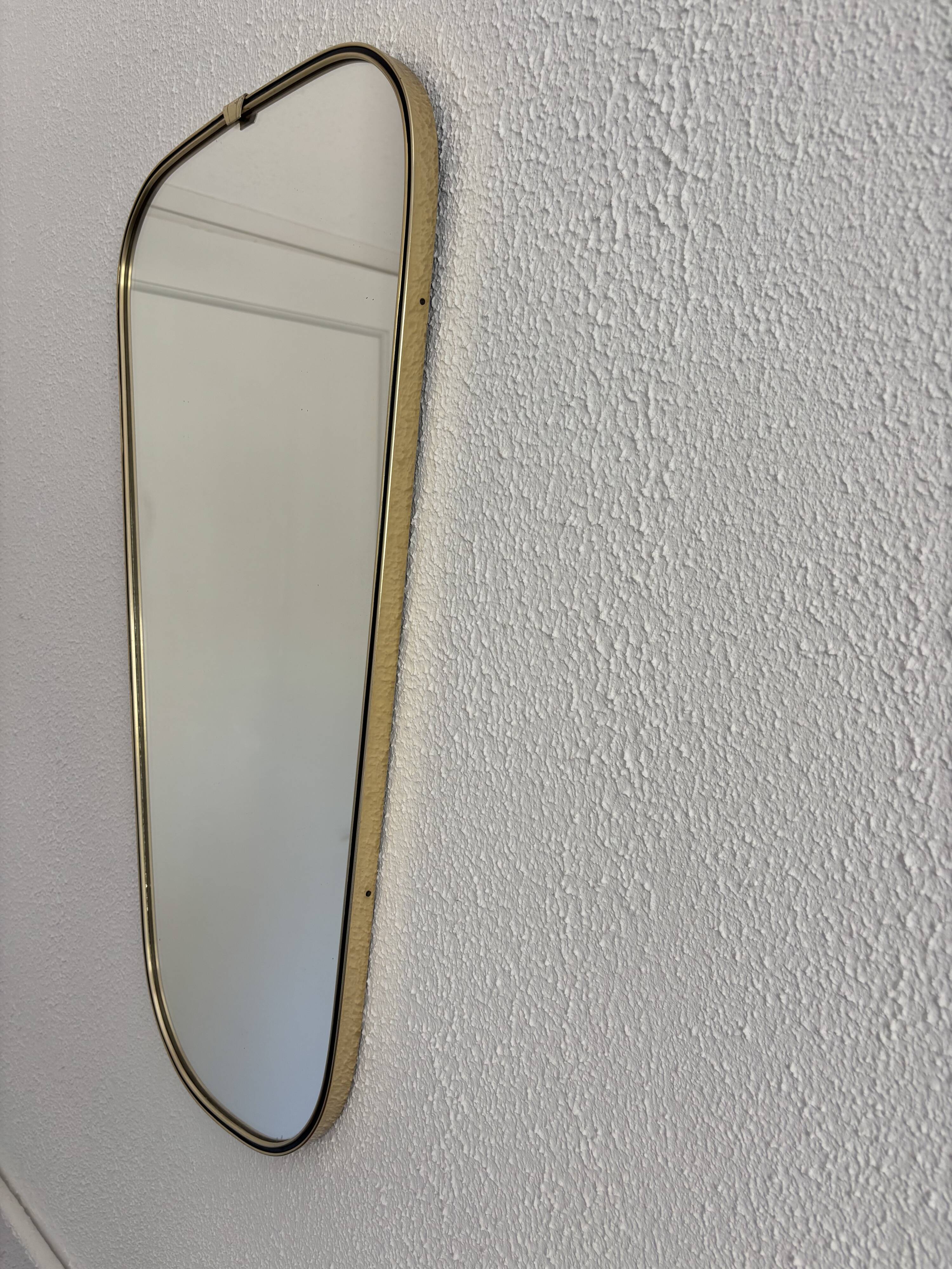 Miroir vintage 1960 rétroviseur asymétrique doré noir - 73 x 39 cm