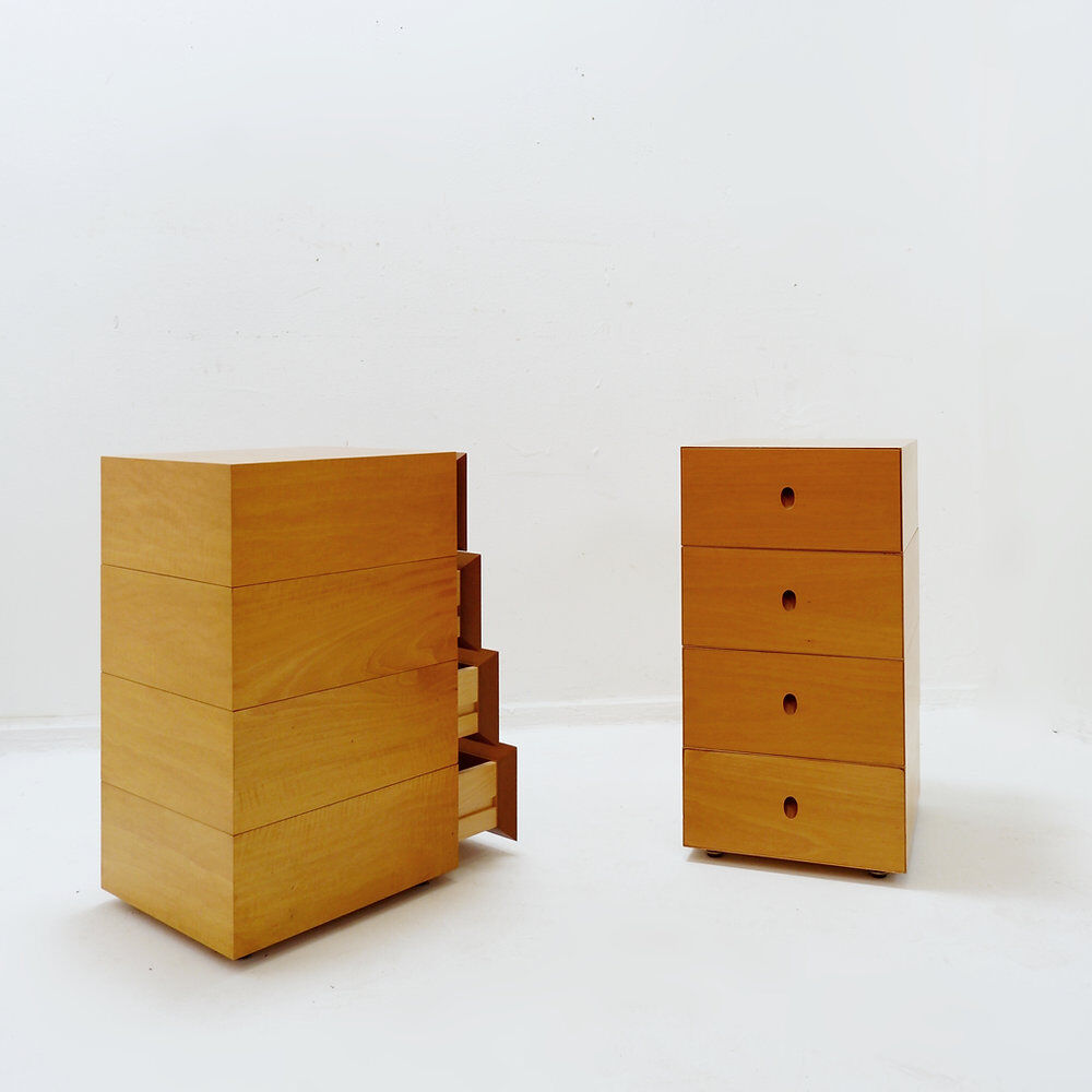 Paire de petits chiffonniers sculpturaux pivotants. Espagne, années 1990.