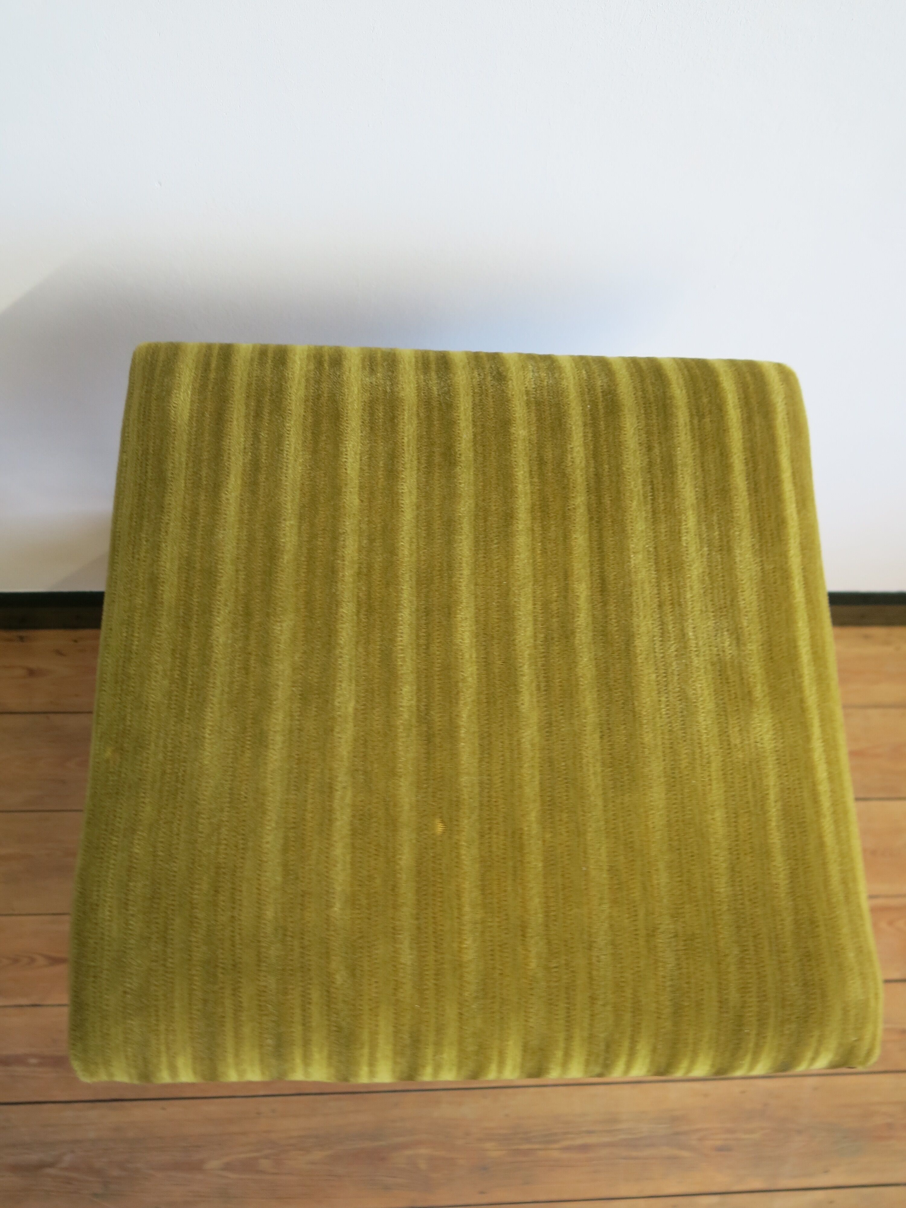 Rest - art deco foot in green velvet and solid wood