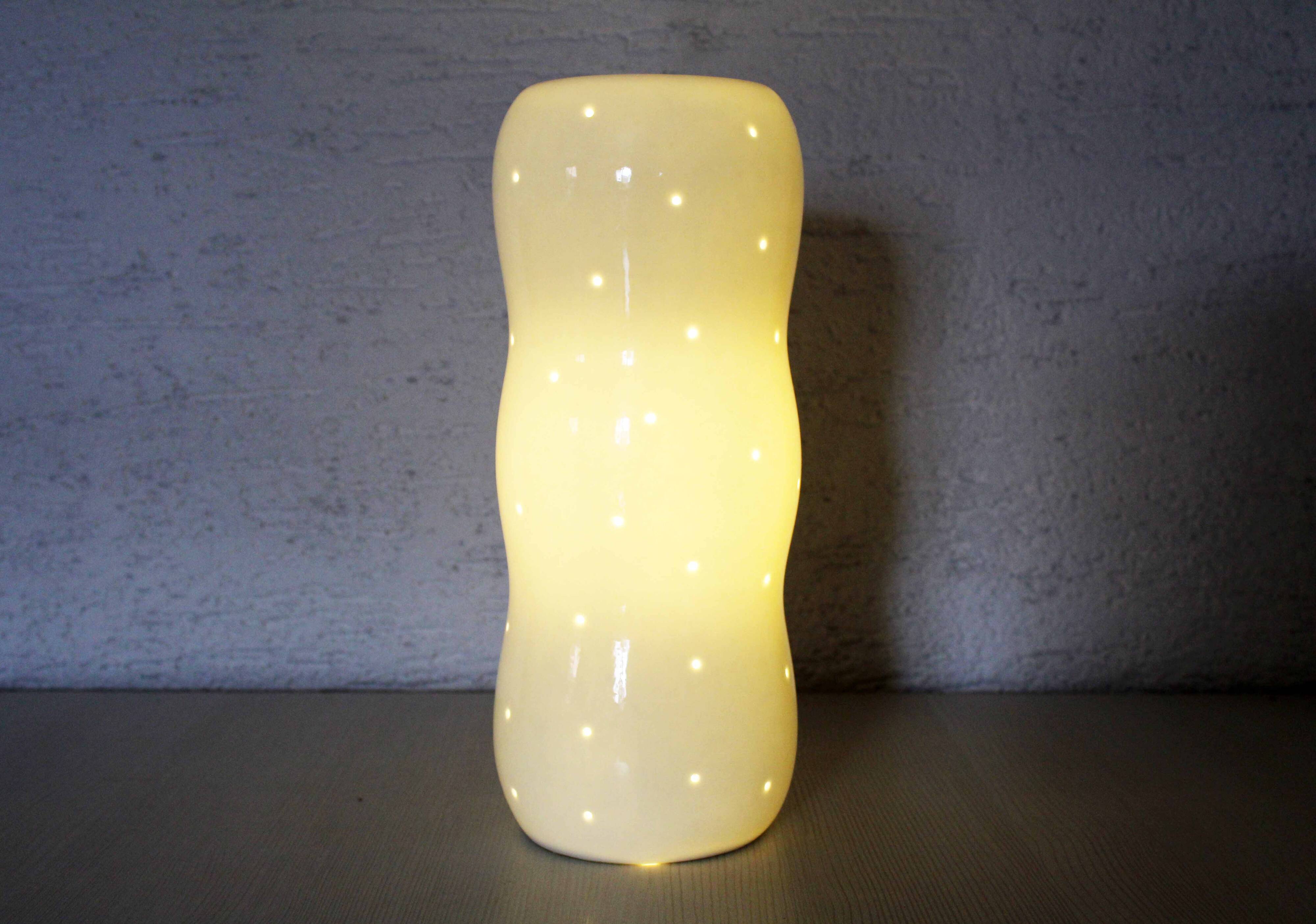 Porcelain table lamp