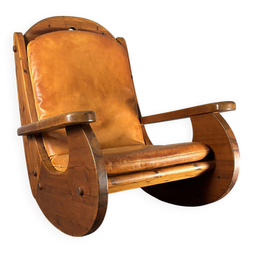 Brutalist pine rocking lounge chair with leather seat by Wasa 1984