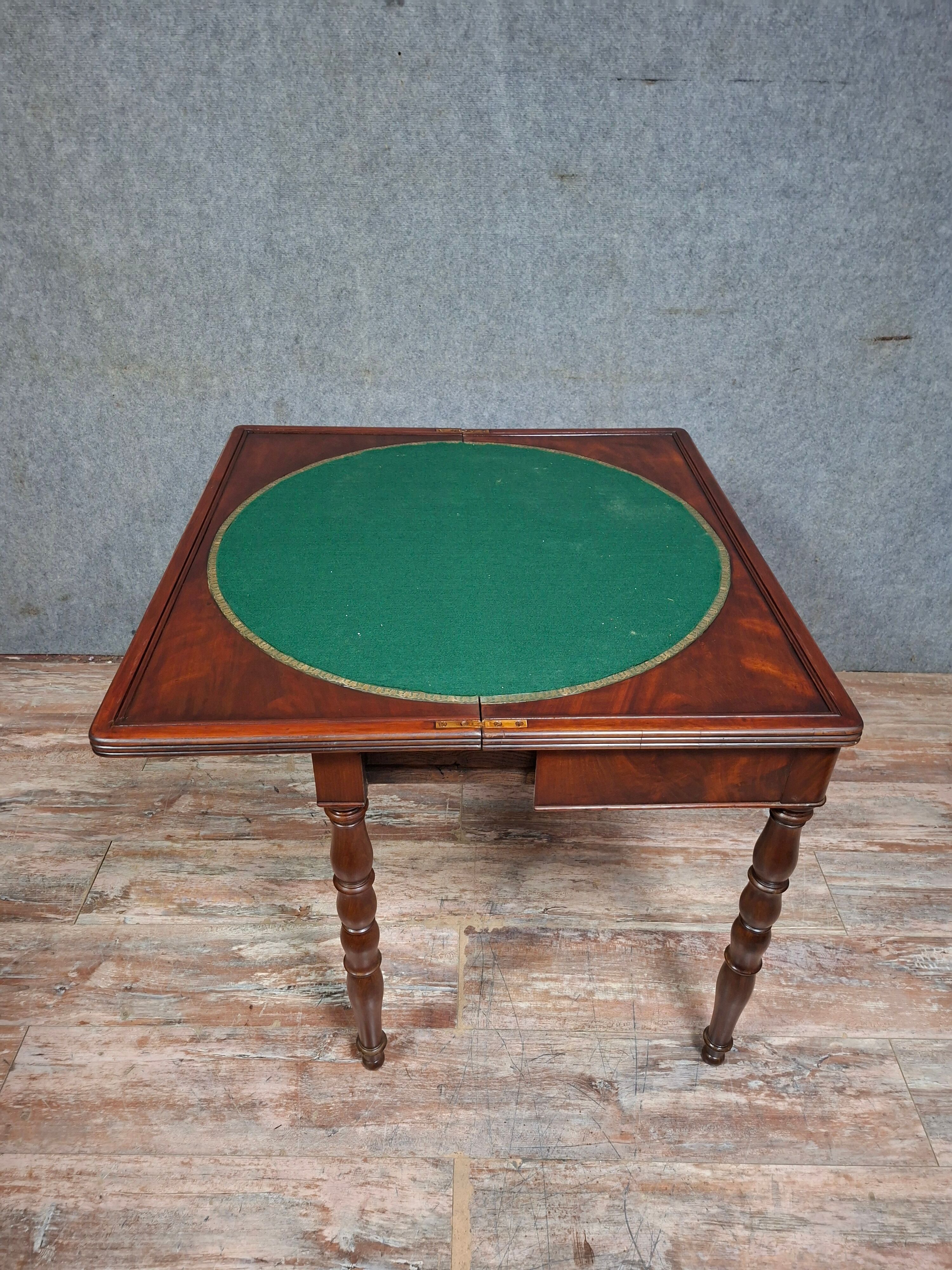 Mahogany game table – Louis-Philippe period, 19th century