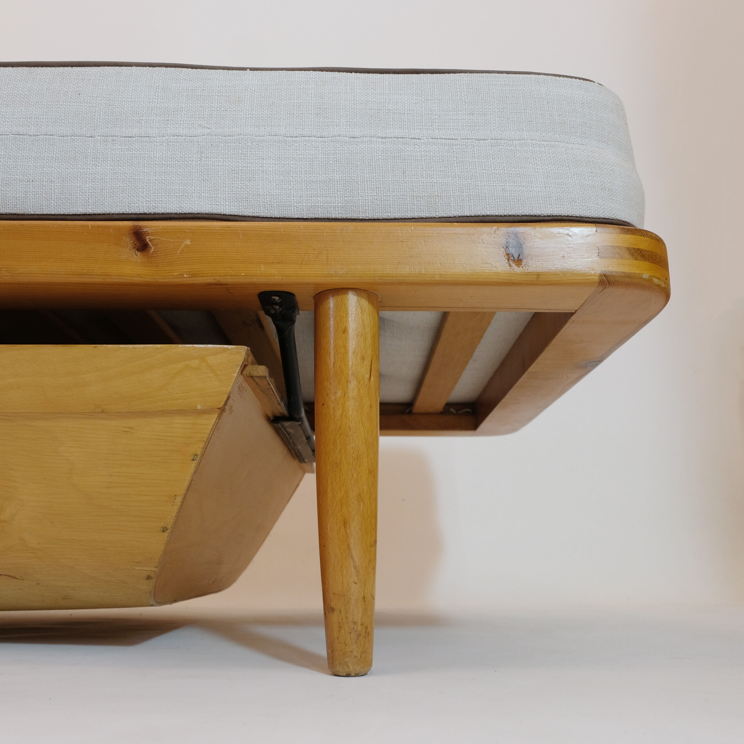 Pin bench bed, Danish work of the 50s-60s