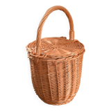 Wicker basket with lid