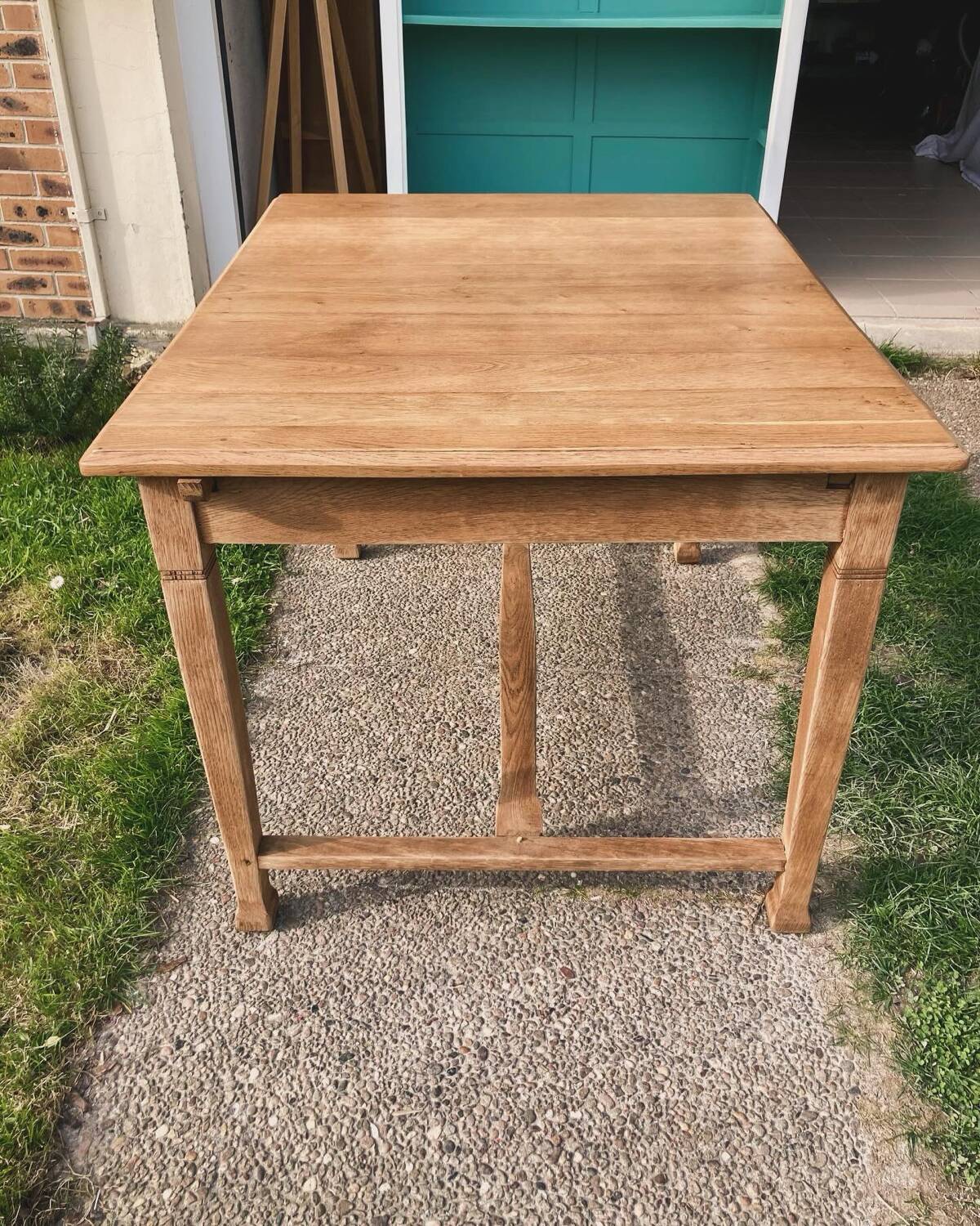 Dining table with extensions