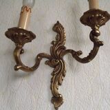 Vintage French bronze wall sconce with acanthus leaves and two light arms 51