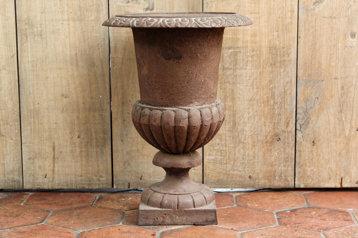 Ancient Medici vase in cast iron