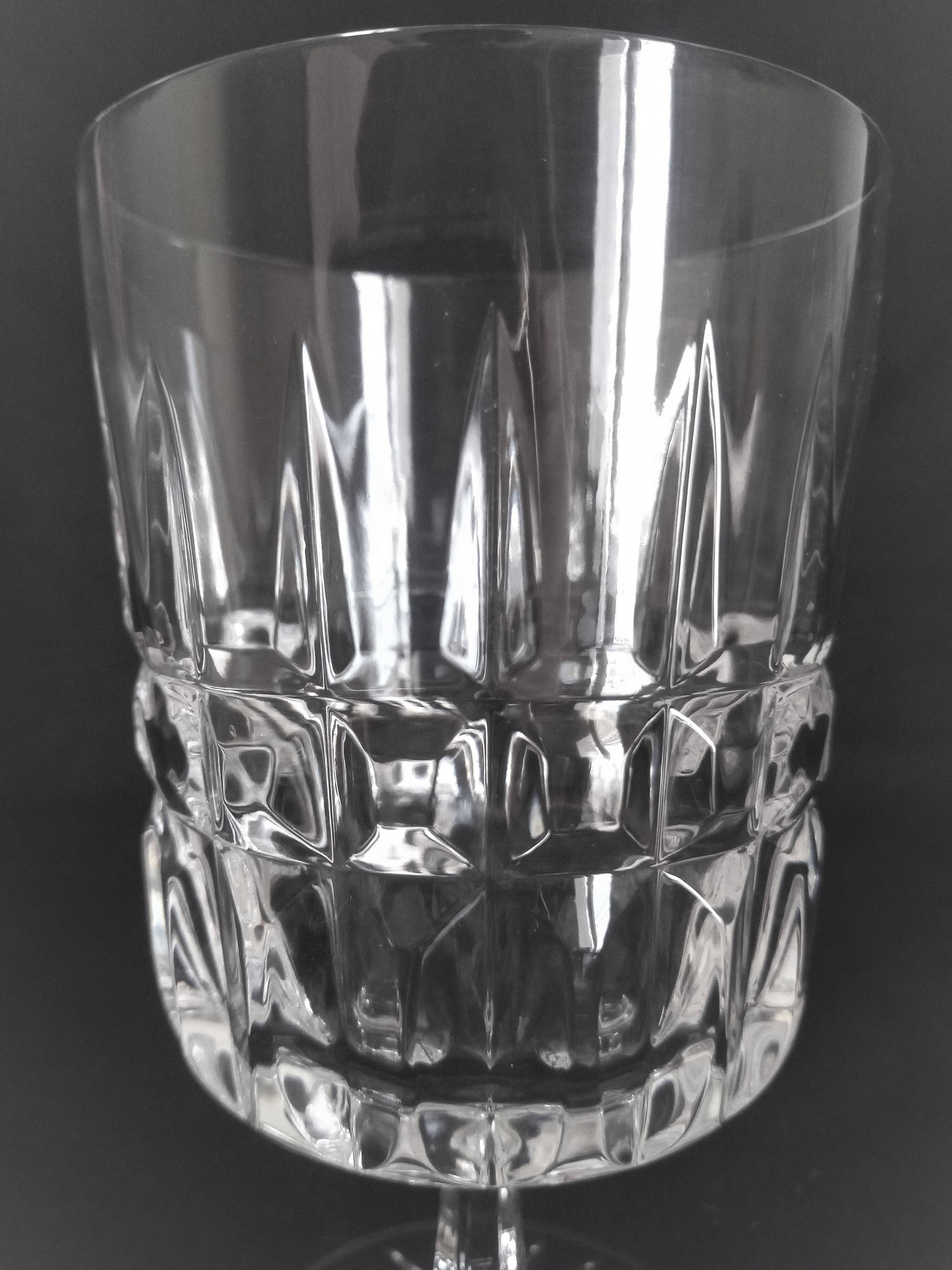 12 Art Deco wine glasses in cut crystal (in the style of Marignane Baccarat)