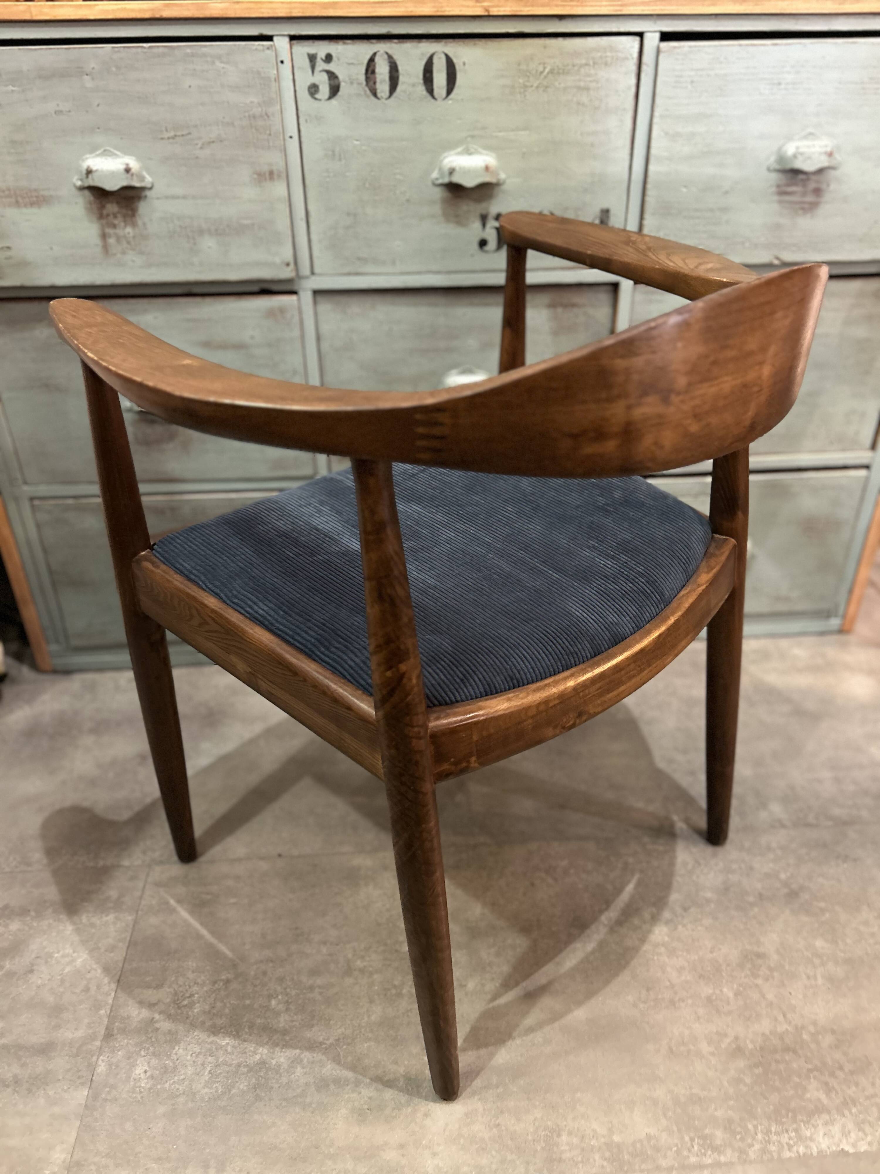 Scandinavian armchair in the style of Hans Wegner.