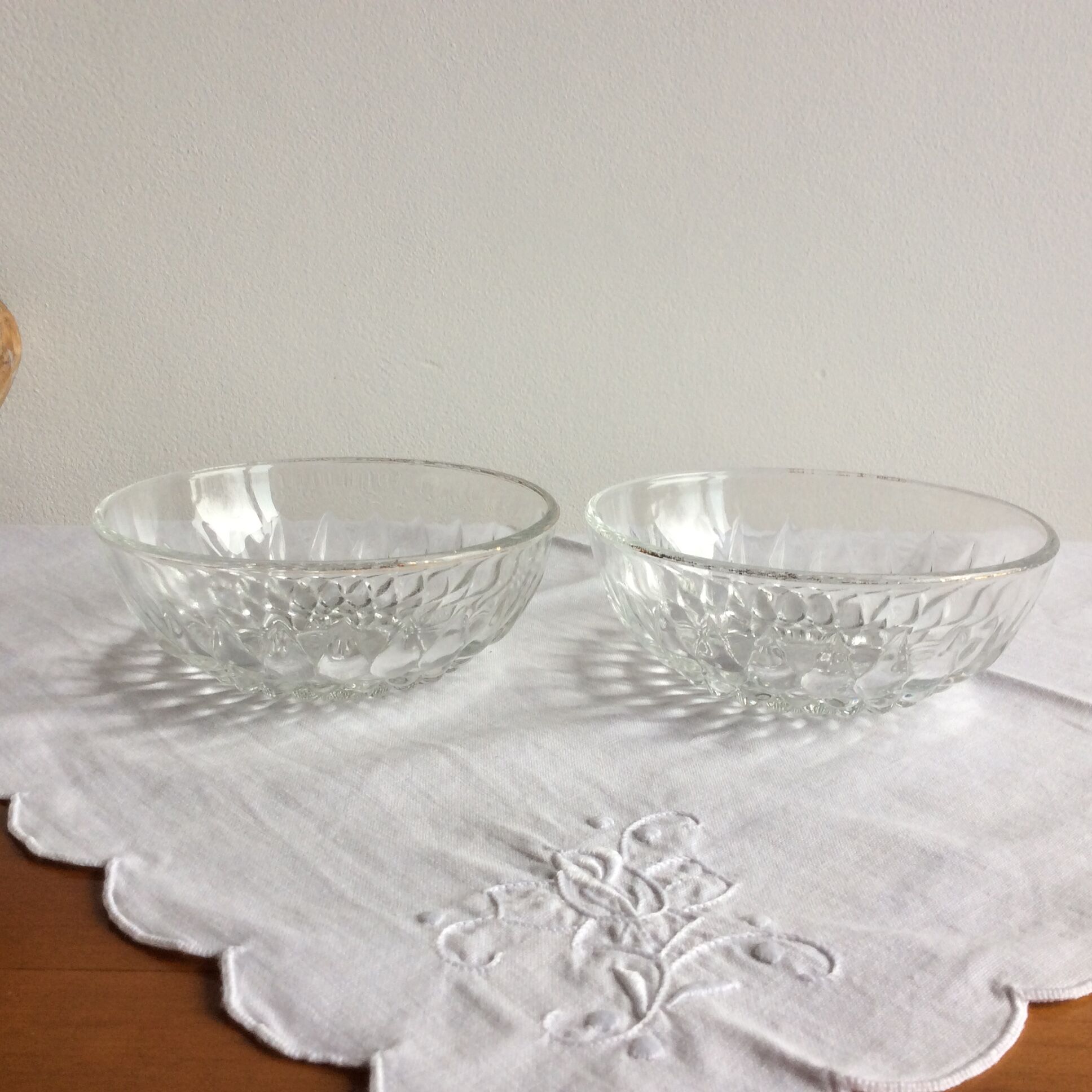 Set of 2 thick glass cups vintage