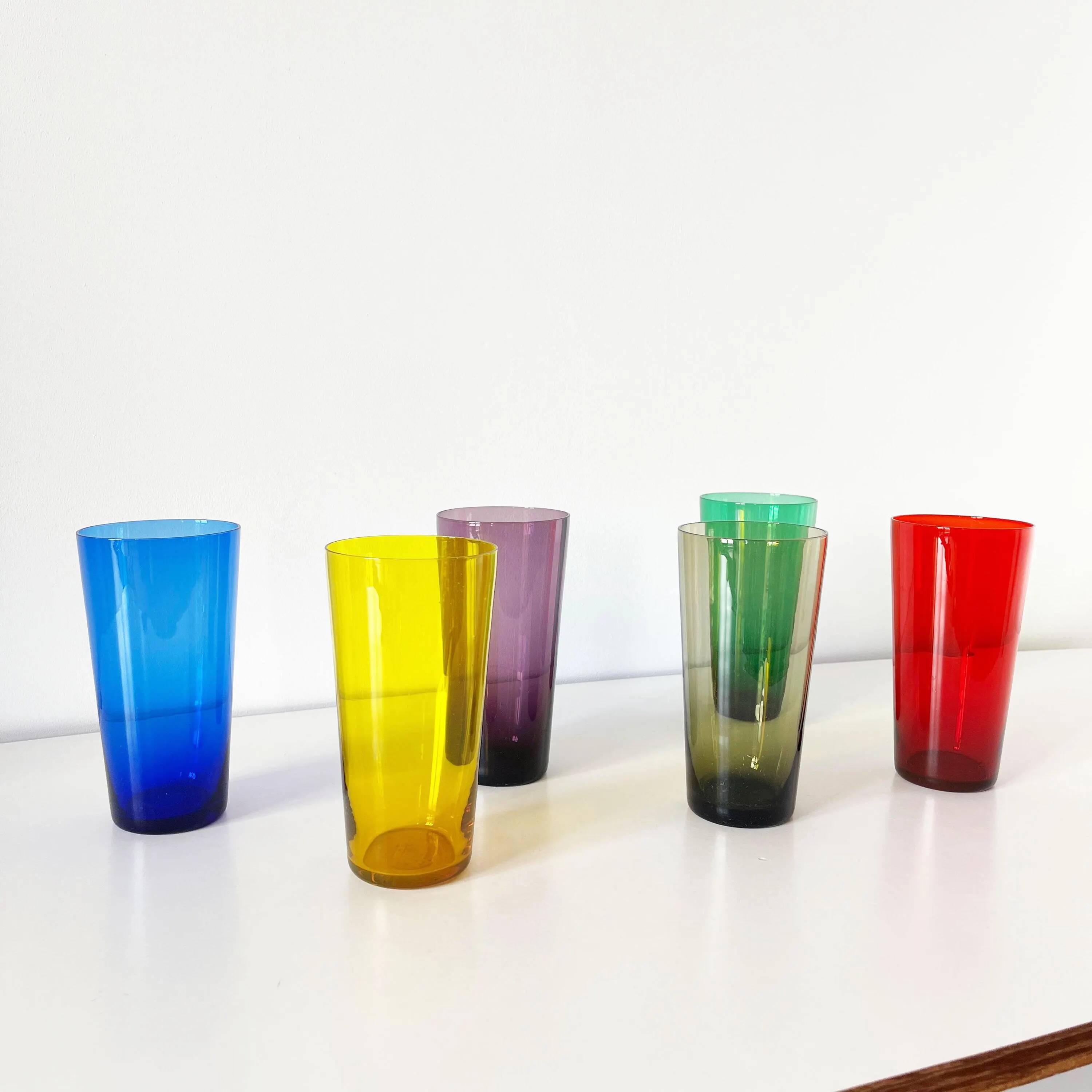 Lot de 6 verres colorés en verre soufflé 1960