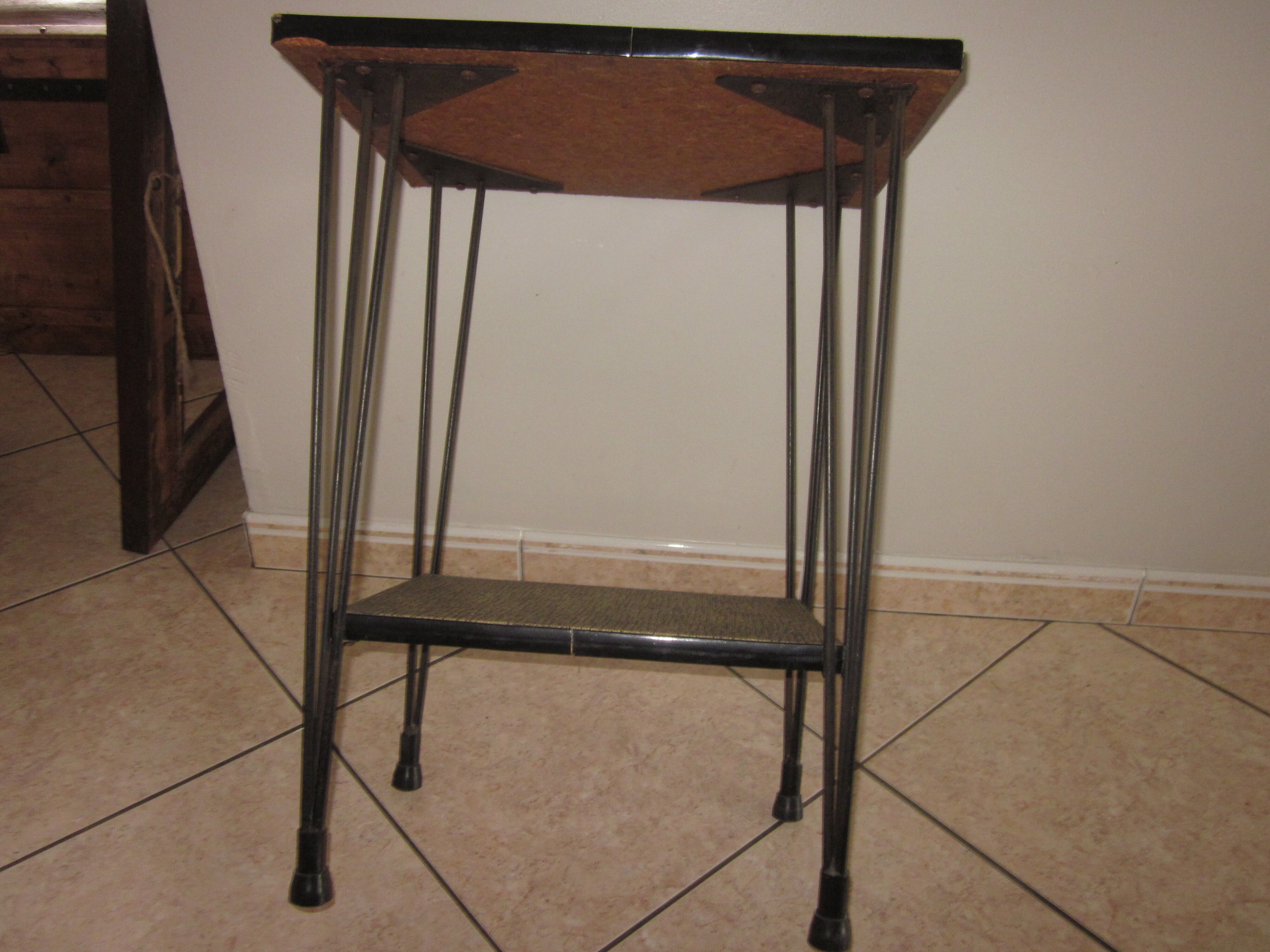 Extra table console eiffel foot