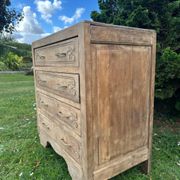 Commode vintage en bois massif sculpté – 4 tiroirs