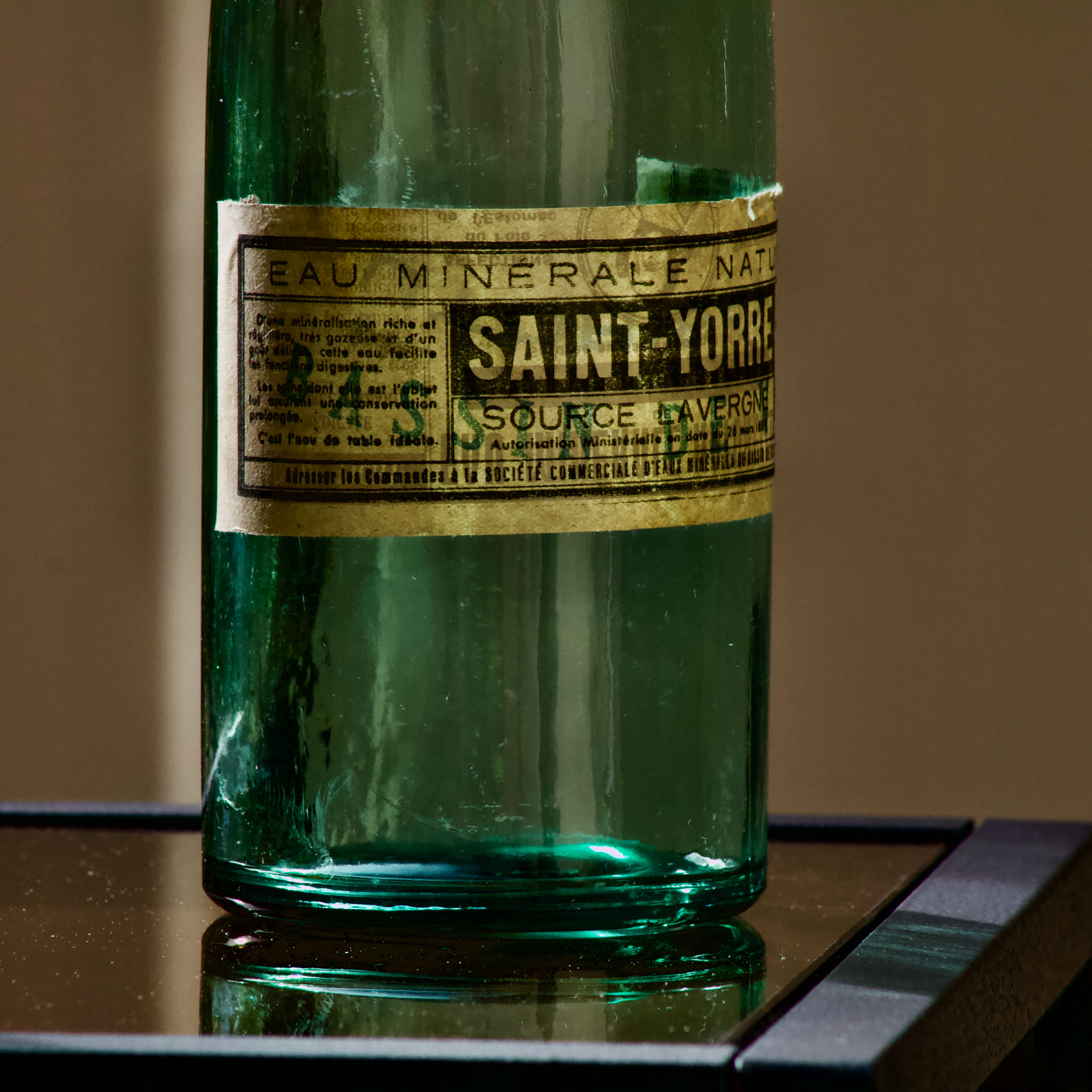 Old bottle of Saint-Yorre mineral water at the beginning of the 20th century with label in very beautiful condition!