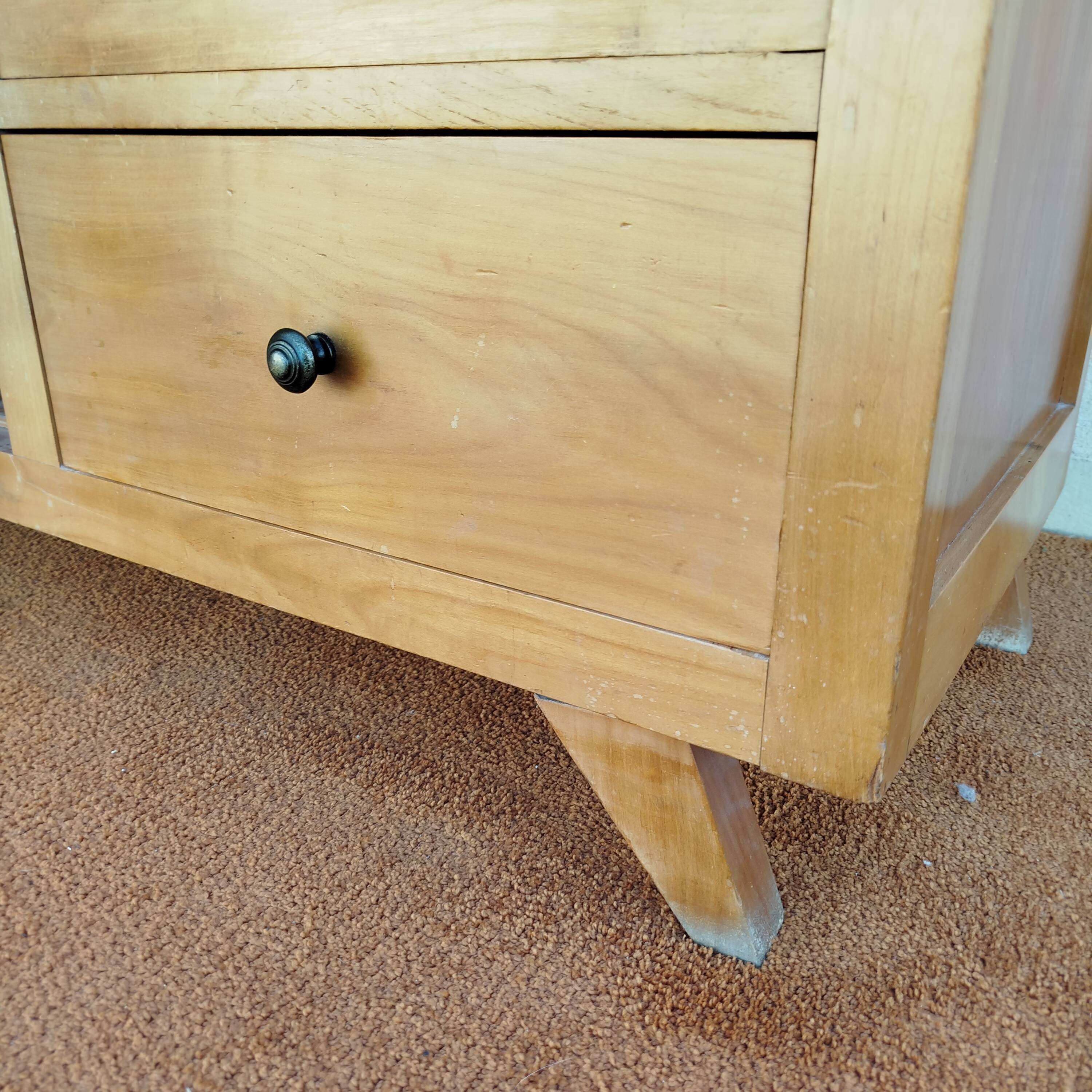 Asymmetrical furniture with compass feet from the 50s/60s