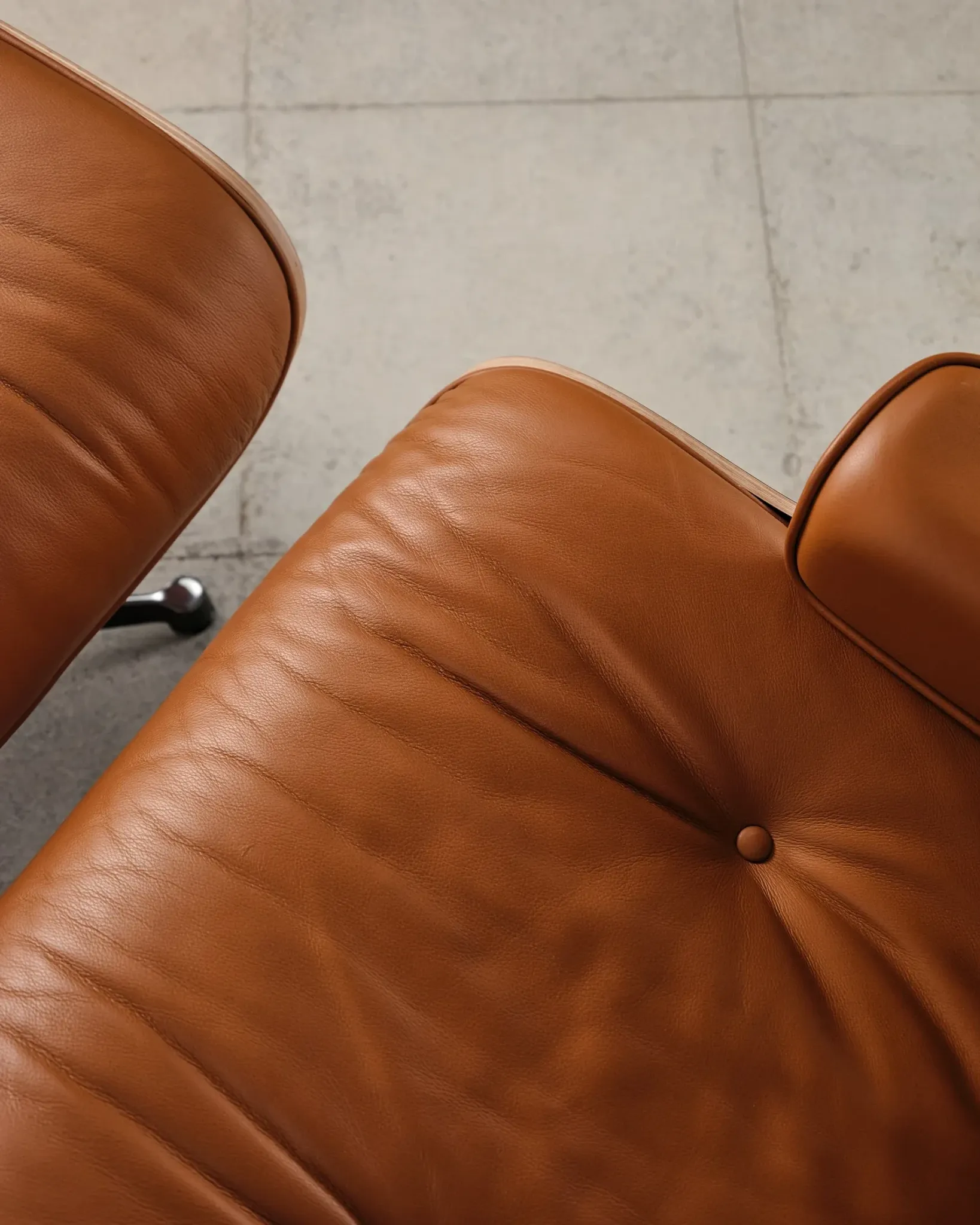 Lounge Chair and ottoman in rosewood by Charles & Ray Eames, Vitra
