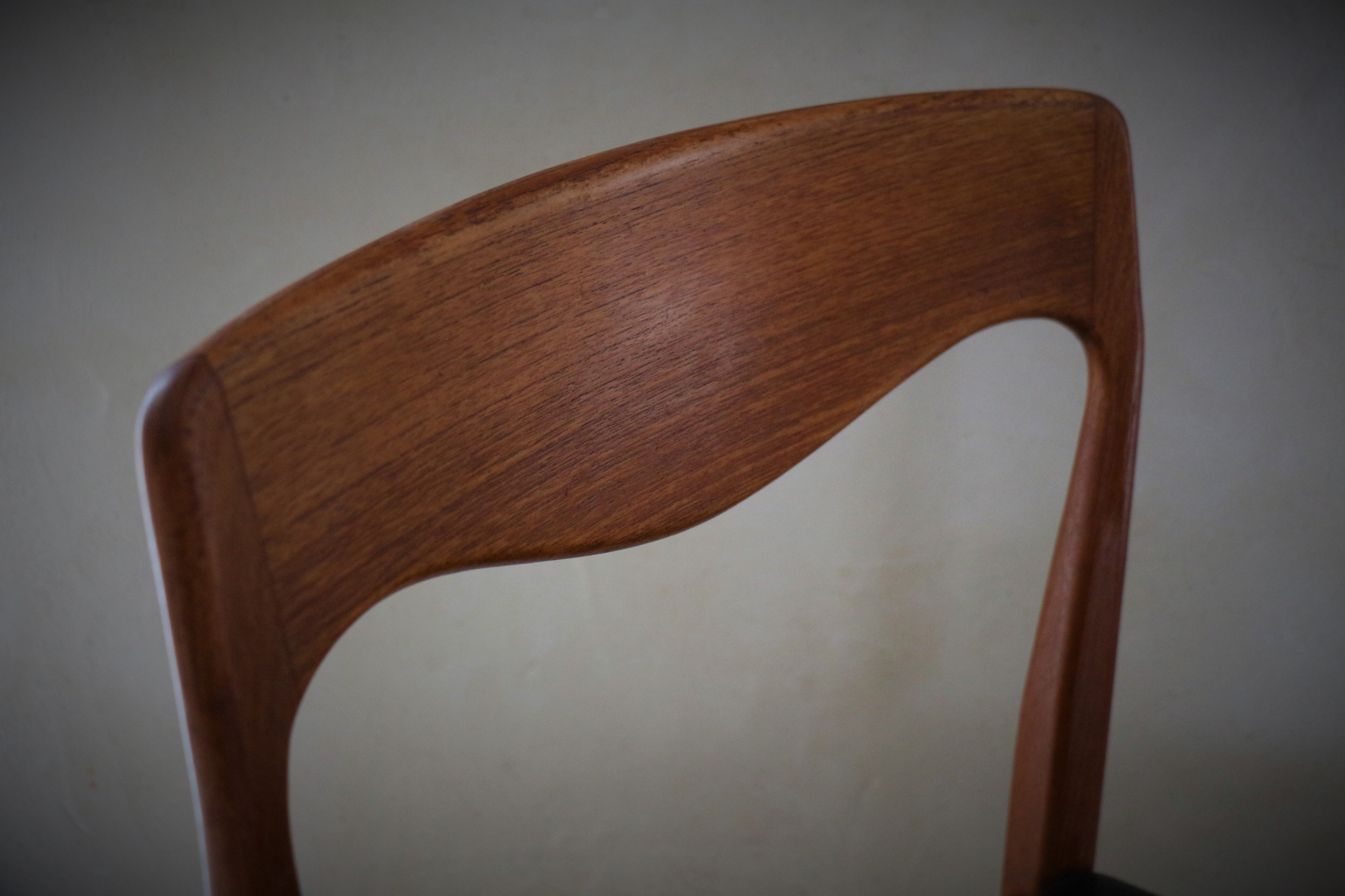 Lot of 6 scandinavian chairs in teak