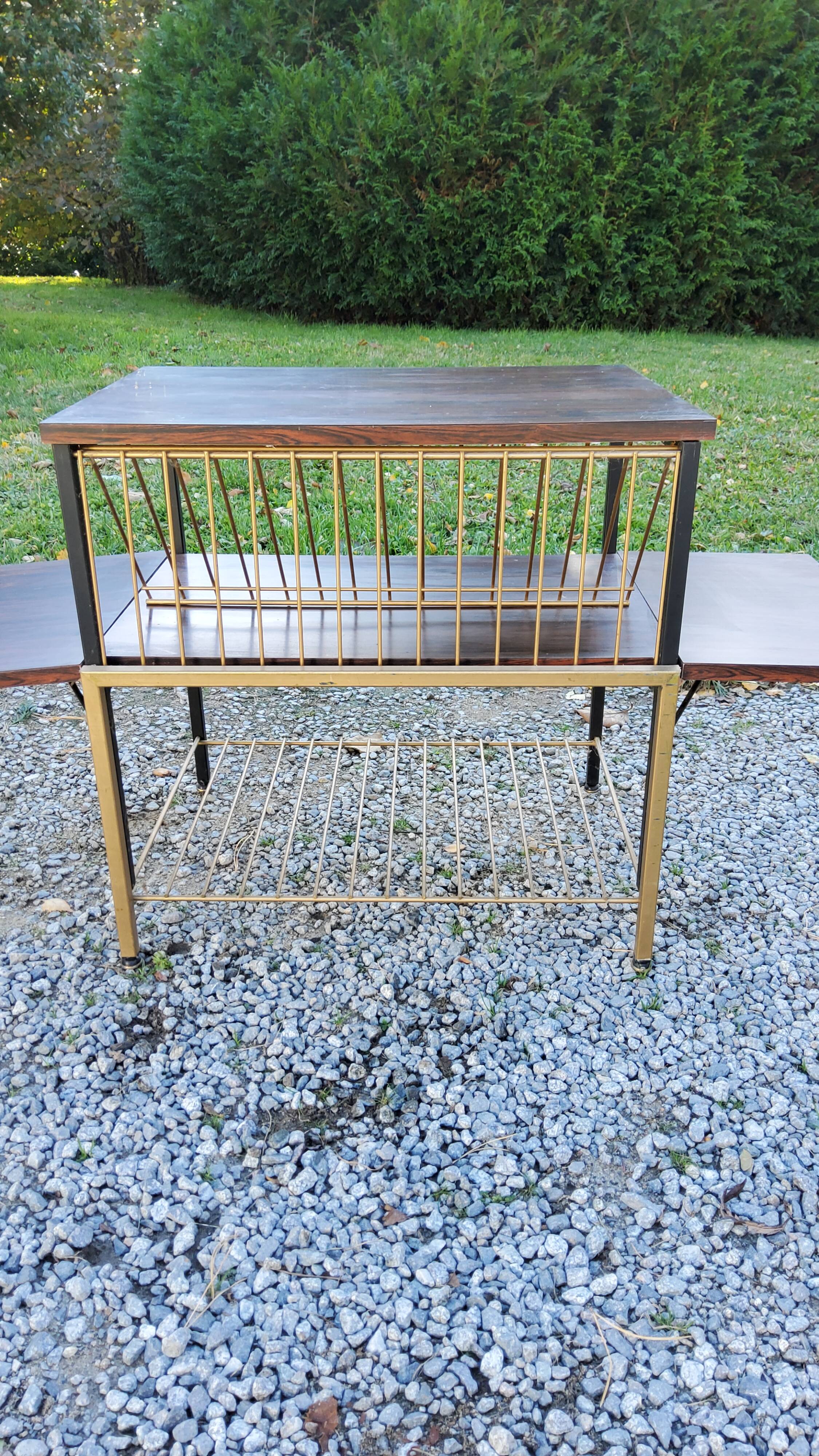 Table basse à abattants des années 60 en métal noir et doré, plateaux en placage palissandre