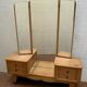 Coiffeuse Art Déco a miroir tripthique en placage de bois clair XX siècle