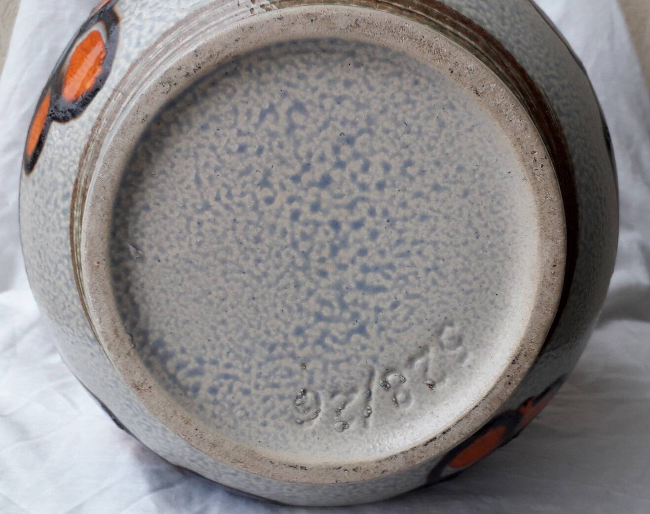 Ceramic vase 70