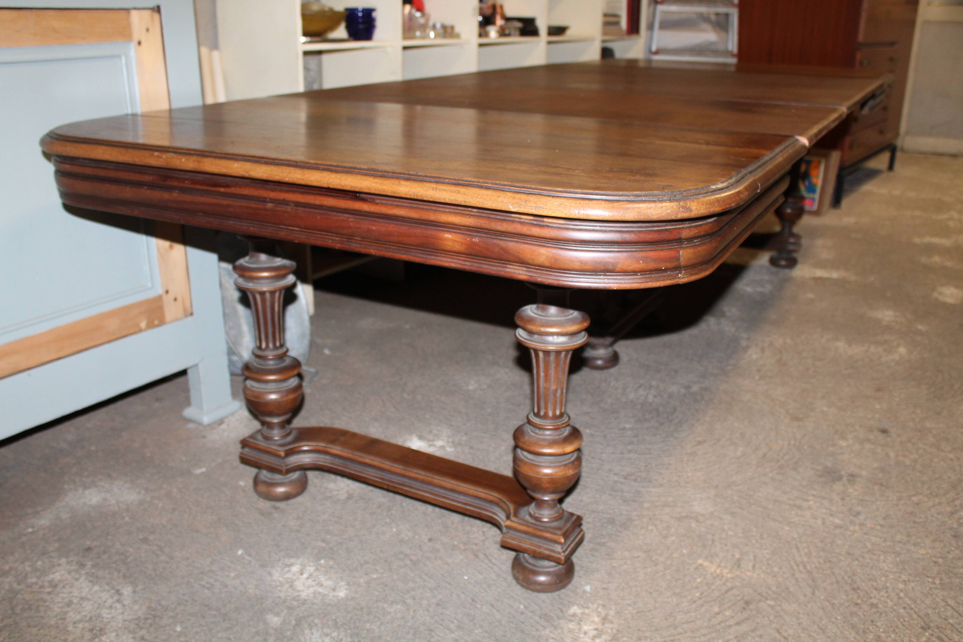 Expandable Henri II table