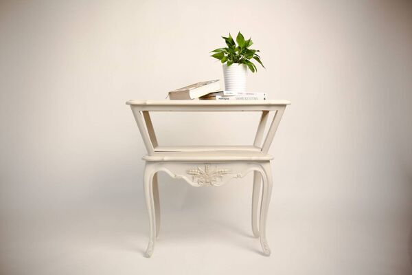 Petite table en bois rénovée Caldas