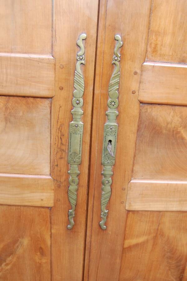 Louis Philippe wardrobe in golden cherry wood from the 19th century.