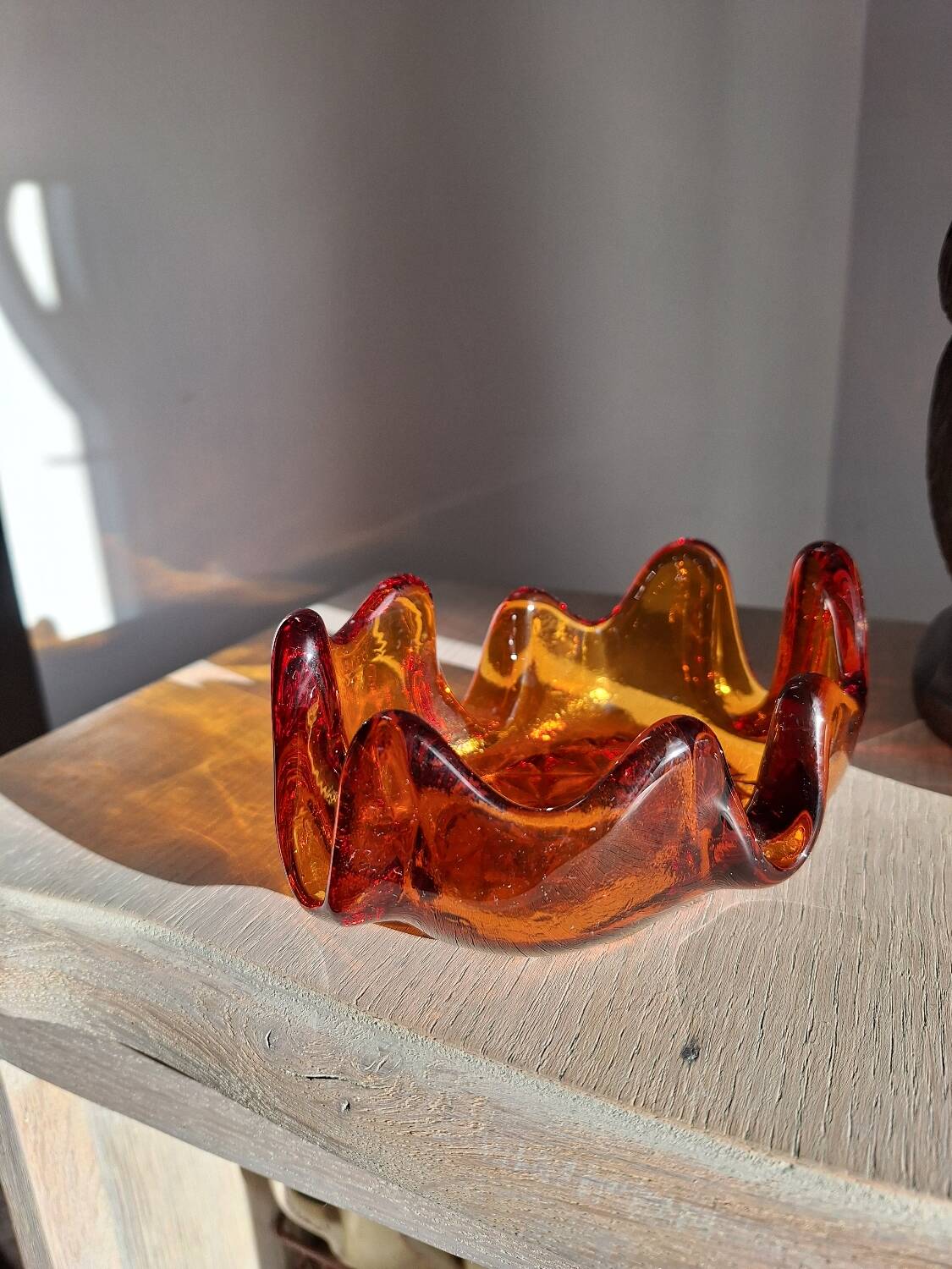Amber glass pocket emptier