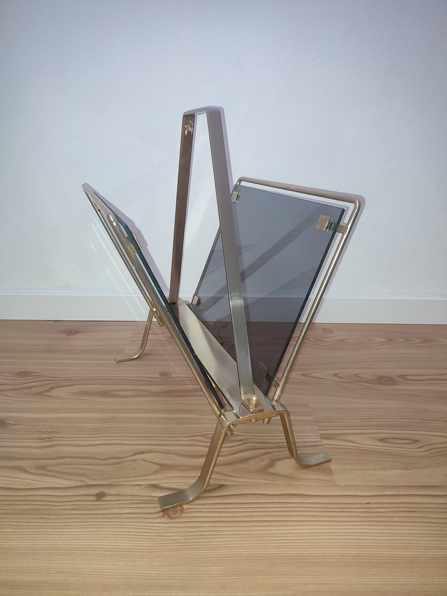 Magazine Rack Hollywood Regency Style - 70's