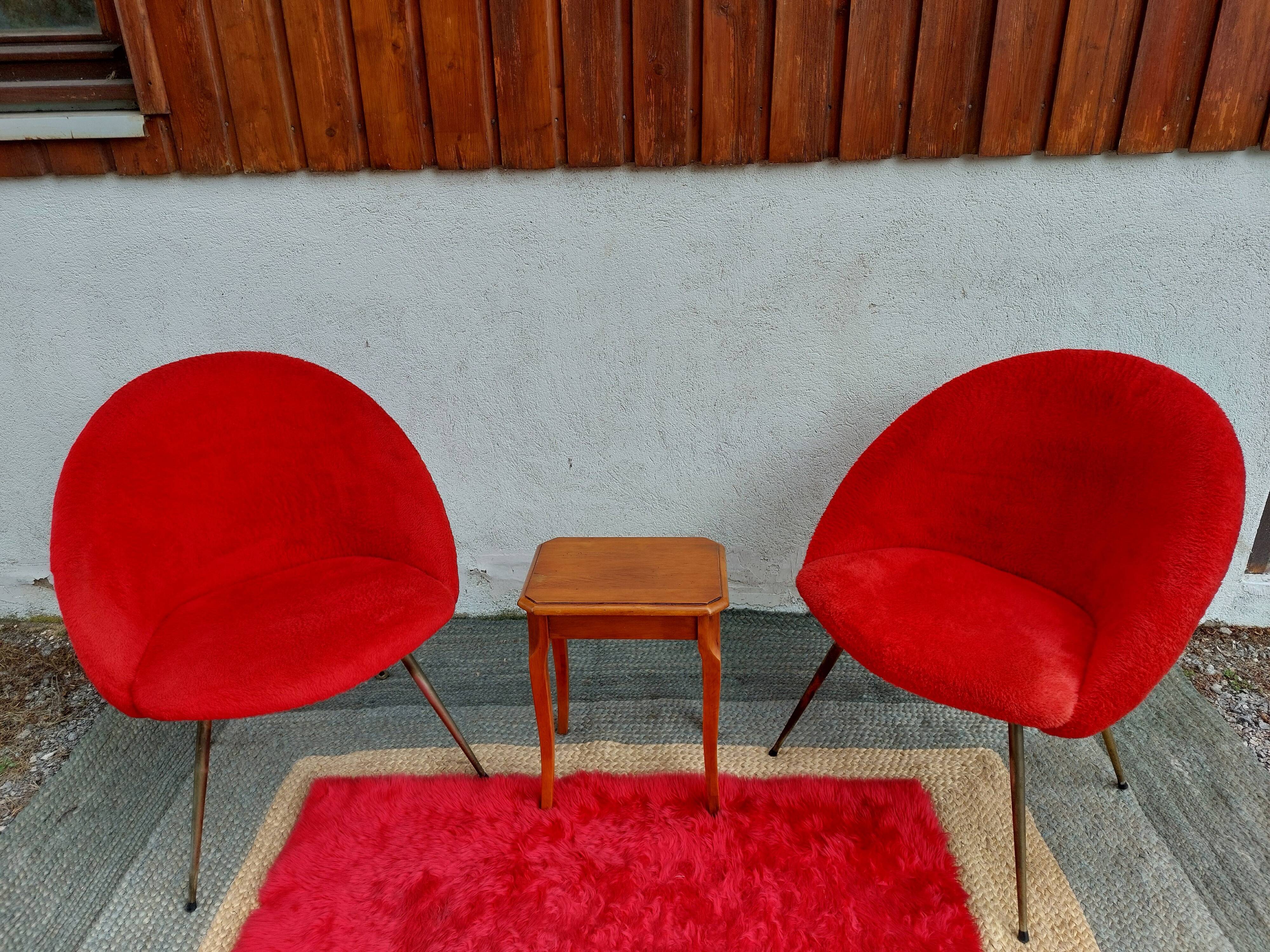 pair of vintage armchairs (red fur)