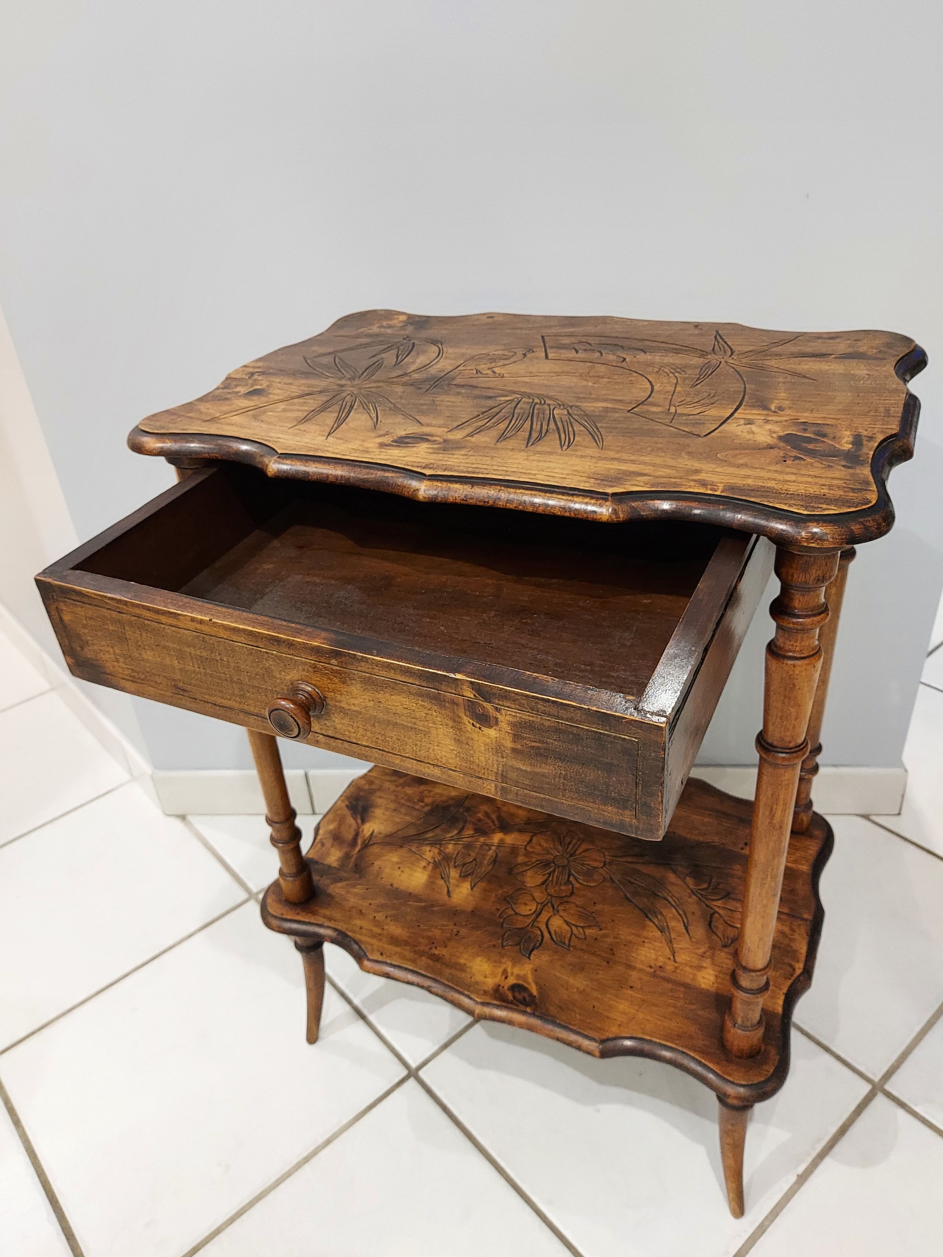 Gueridon scelette bois de style Art nouveau
