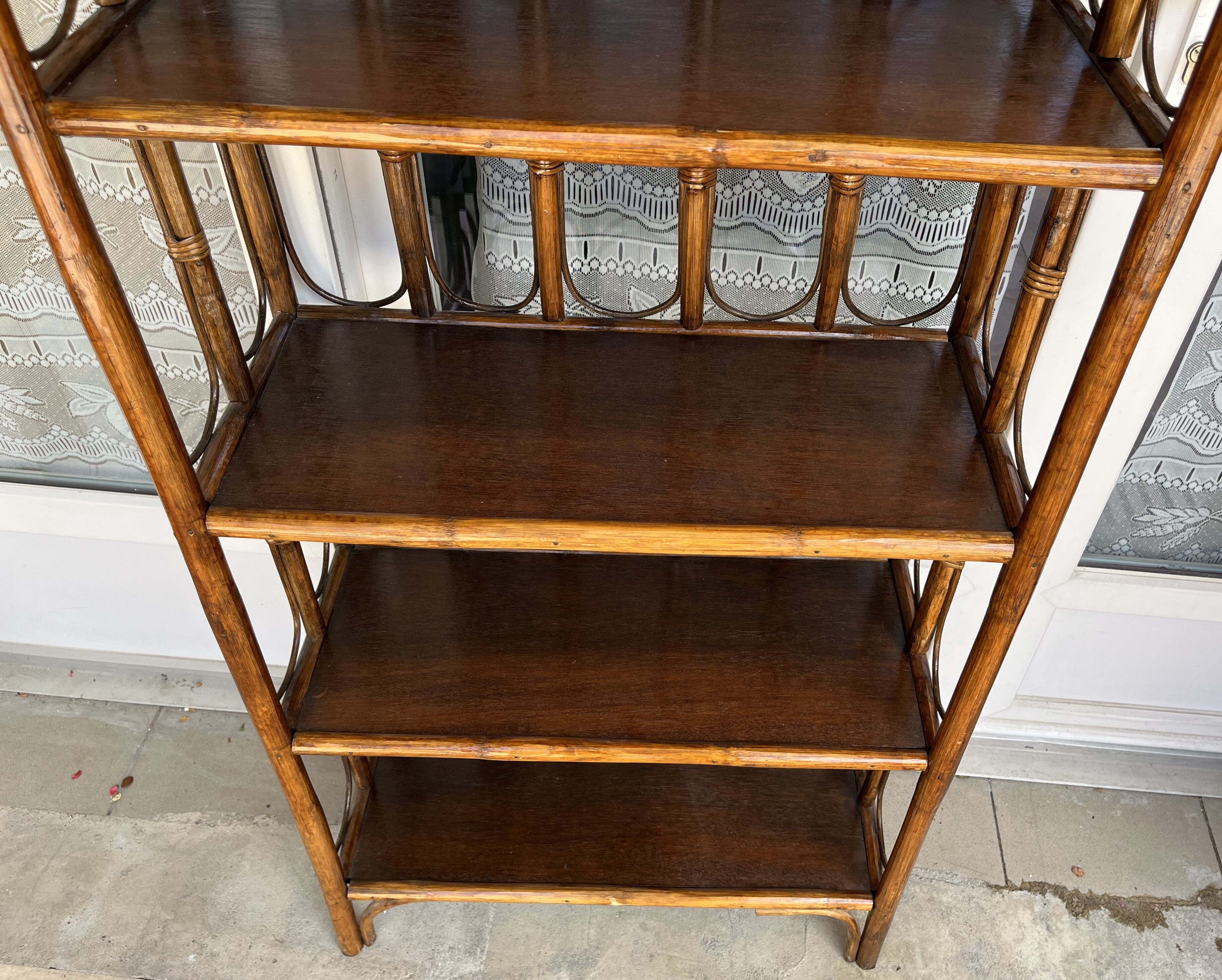 Etagère en rotin