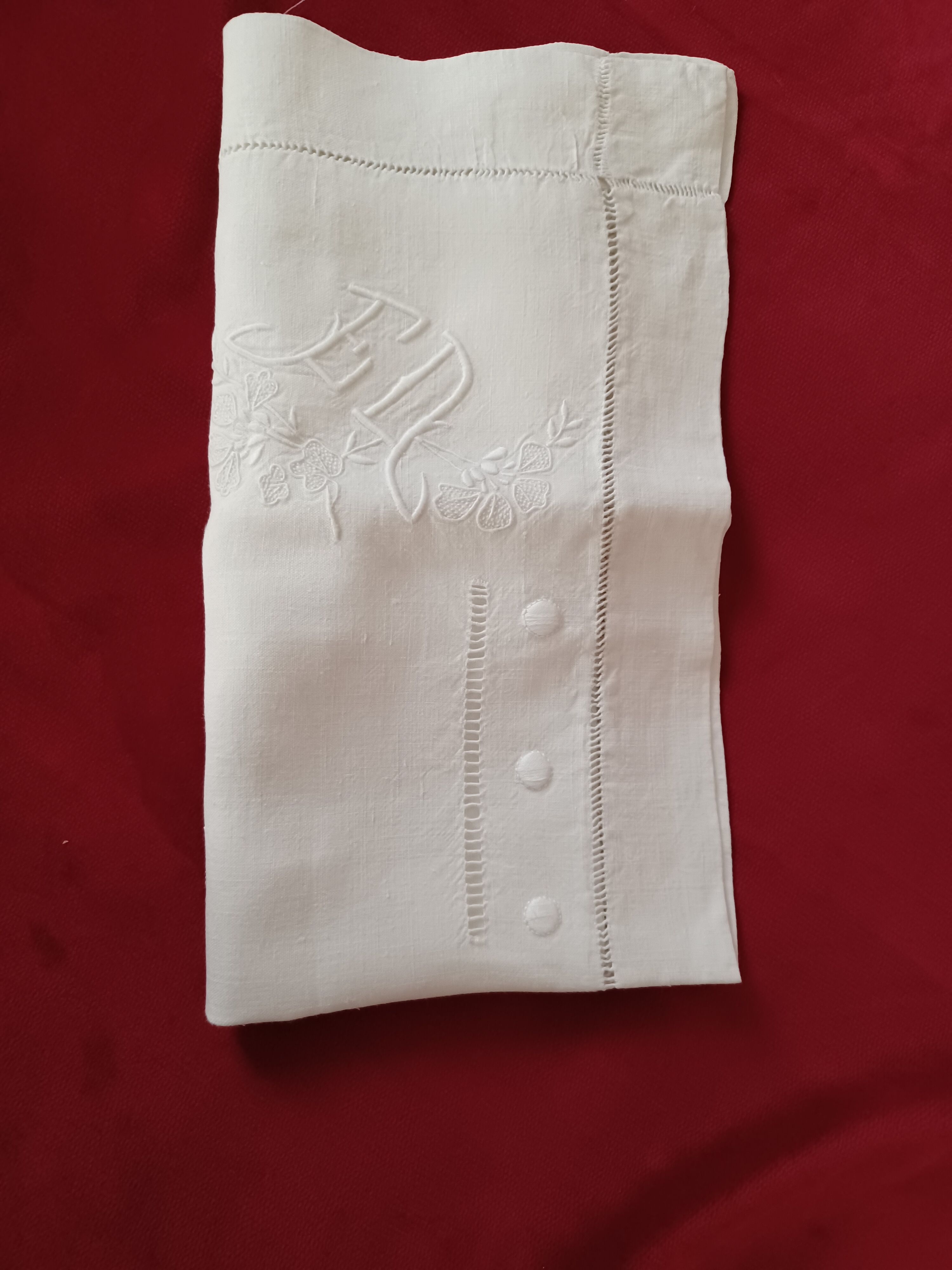Pillowcase hand-embroidered thread monogram E.D.