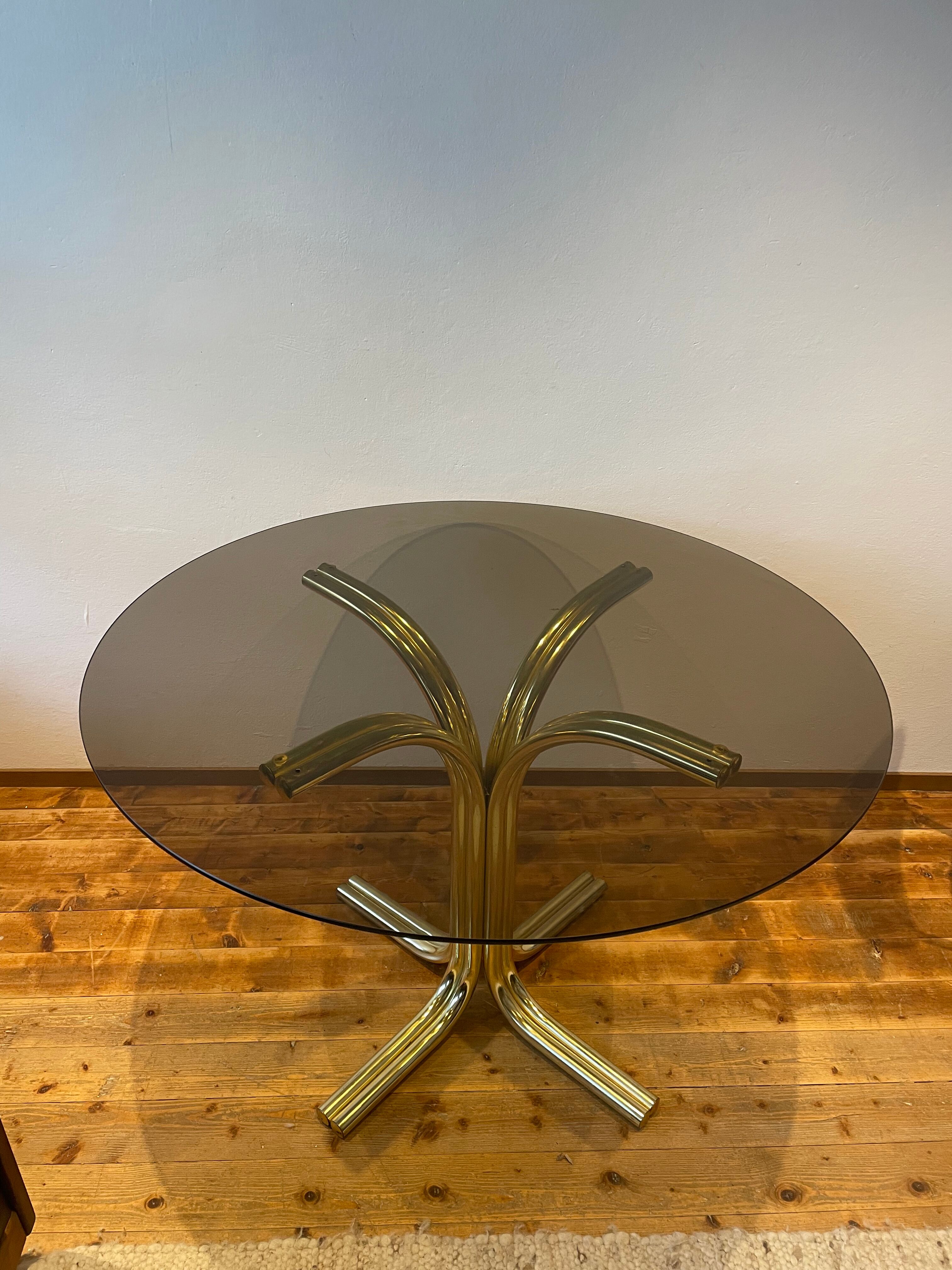 Table seventies pieds dorés