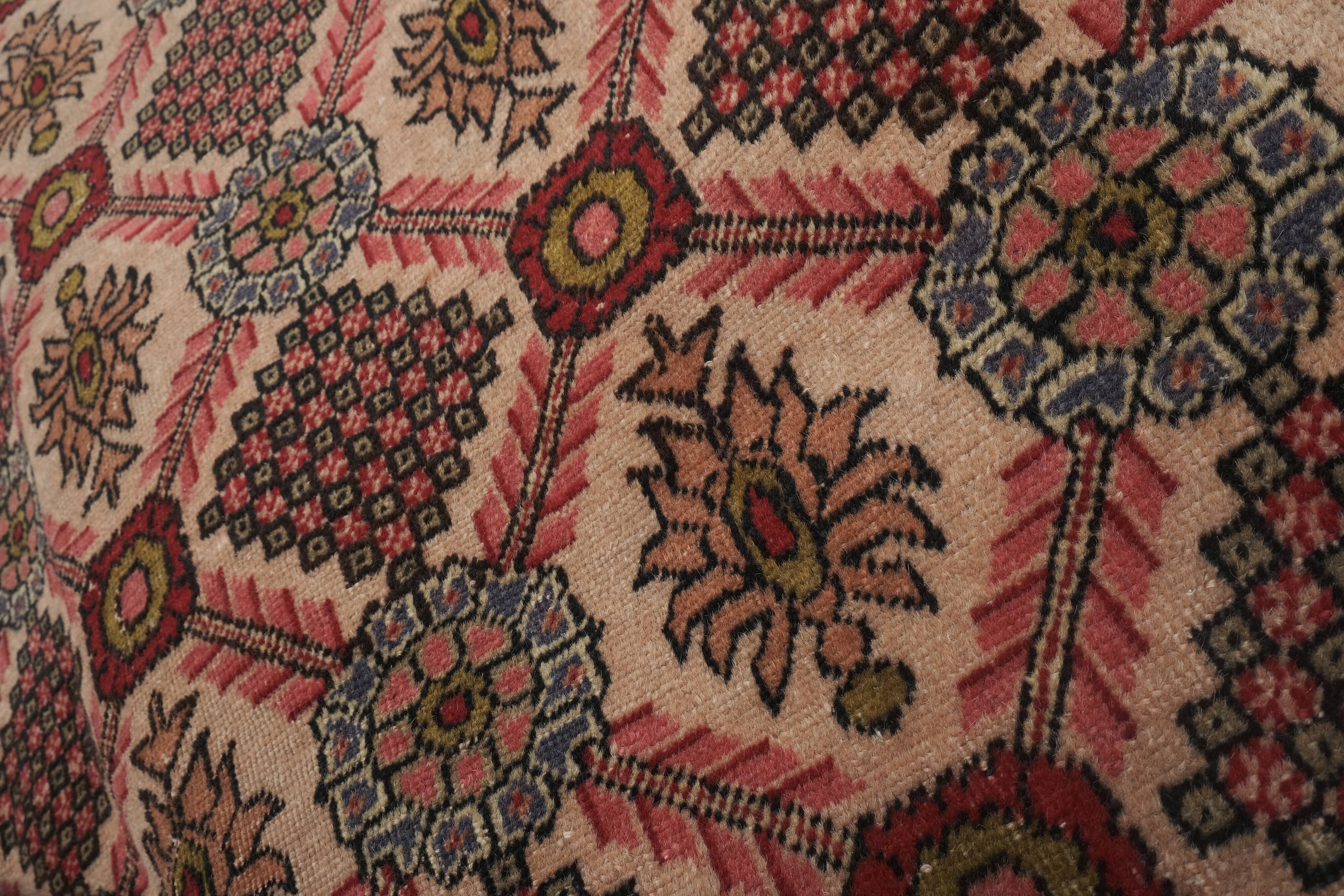 Vintage Turkish rug from Oushak, hand-woven 131x202 cm
