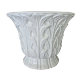Important white earthenware pot cache with leafy decoration