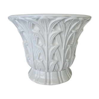 Cache pot en faïence blanche à décor feuillagé