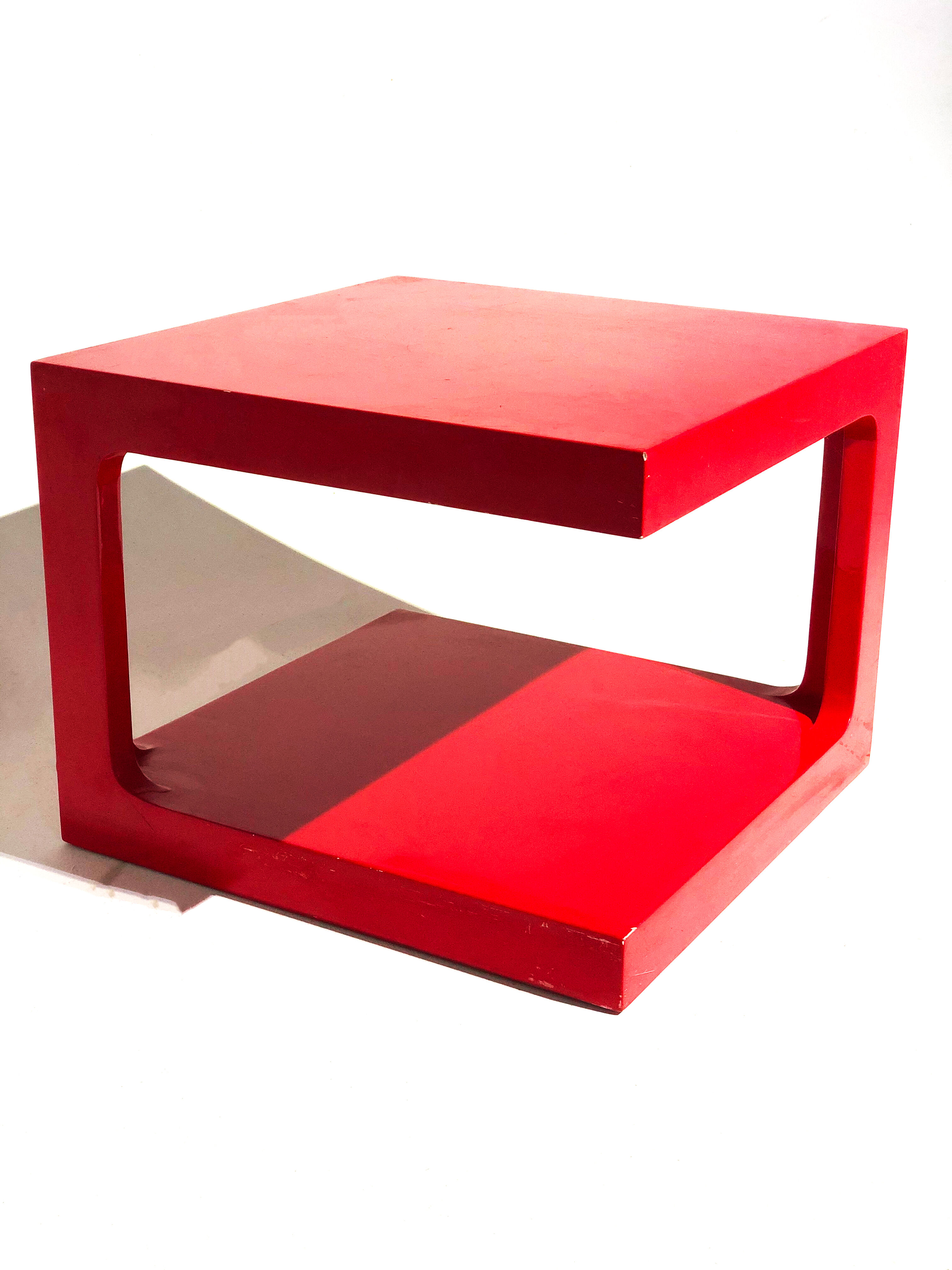 Coffee / side table lacquered red - vintage - 1970