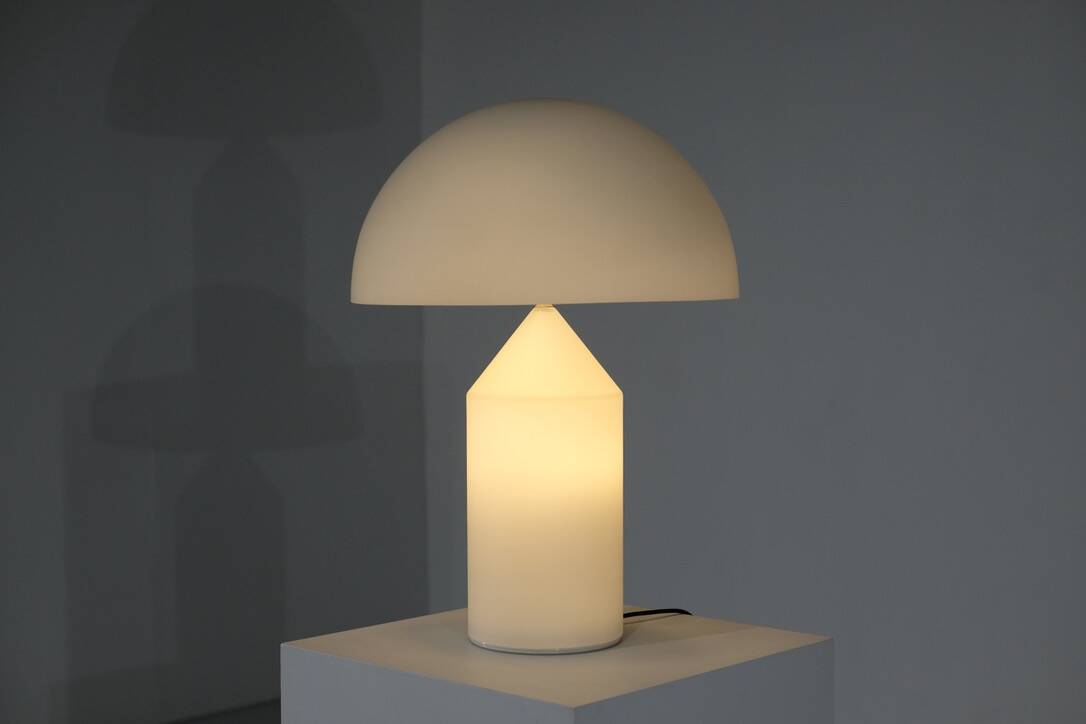 Lampe de table " Atollo " Vico Magistretti pour Oluce, Italie 1977s.