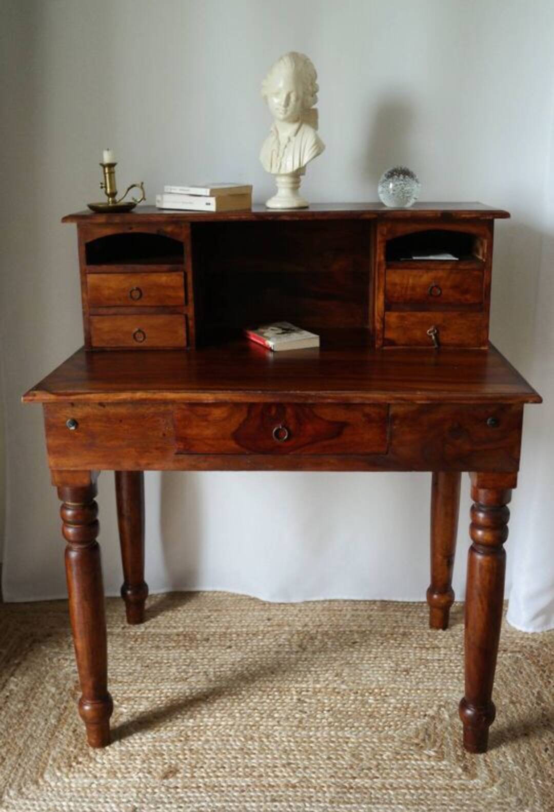 Bureau à gradins en noyer massif